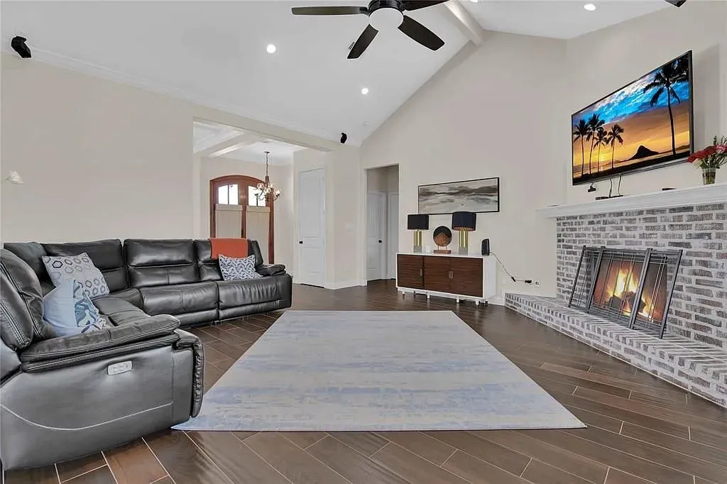Single Family Residence For Sale in Jefferson (TX) County , 10960 Sheila Court, Beaumont, Texas 77705, 4 Bedroom, 3 Bathroom, 2 Garage spaces, 2,715 Sqft, built in 2013, mls#21210722, Real Estate Agent in Beaumont, Homes For Sale in Jefferson (TX) county, Homes For Sale in Beaumont, Realtor in Beaumont Texas, Real Estate Brokerage Independent Realty Texas, Luminita Cordes Realtor