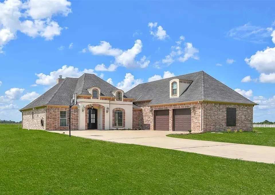 Single Family Residence For Sale in Jefferson (TX) County , 10960 Sheila Court, Beaumont, Texas 77705, 4 Bedroom, 3 Bathroom, 2 Garage spaces, 2,715 Sqft, built in 2013, mls#21210722, Real Estate Agent in Beaumont, Homes For Sale in Jefferson (TX) county, Homes For Sale in Beaumont, Realtor in Beaumont Texas, Real Estate Brokerage Independent Realty Texas, Luminita Cordes Realtor