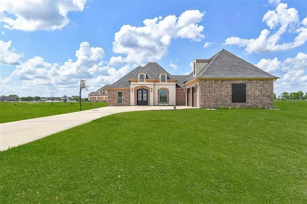 Single Family Residence For Sale in Jefferson (TX) County , 10960 Sheila Court, Beaumont, Texas 77705, 4 Bedroom, 3 Bathroom, 2 Garage spaces, 2,715 Sqft, built in 2013, mls#21210722, Real Estate Agent in Beaumont, Homes For Sale in Jefferson (TX) county, Homes For Sale in Beaumont, Realtor in Beaumont Texas, Real Estate Brokerage Independent Realty Texas, Luminita Cordes Realtor