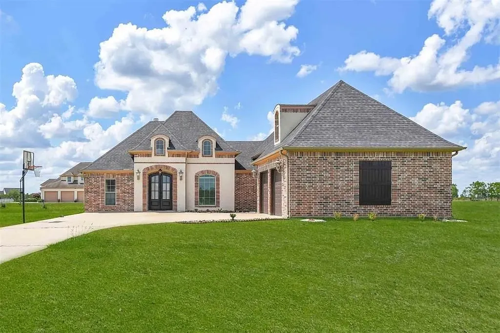 Single Family Residence For Sale in Jefferson (TX) County , 10960 Sheila Court, Beaumont, Texas 77705, 4 Bedroom, 3 Bathroom, 2 Garage spaces, 2,715 Sqft, built in 2013, mls#21210722, Real Estate Agent in Beaumont, Homes For Sale in Jefferson (TX) county, Homes For Sale in Beaumont, Realtor in Beaumont Texas, Real Estate Brokerage Independent Realty Texas, Luminita Cordes Realtor