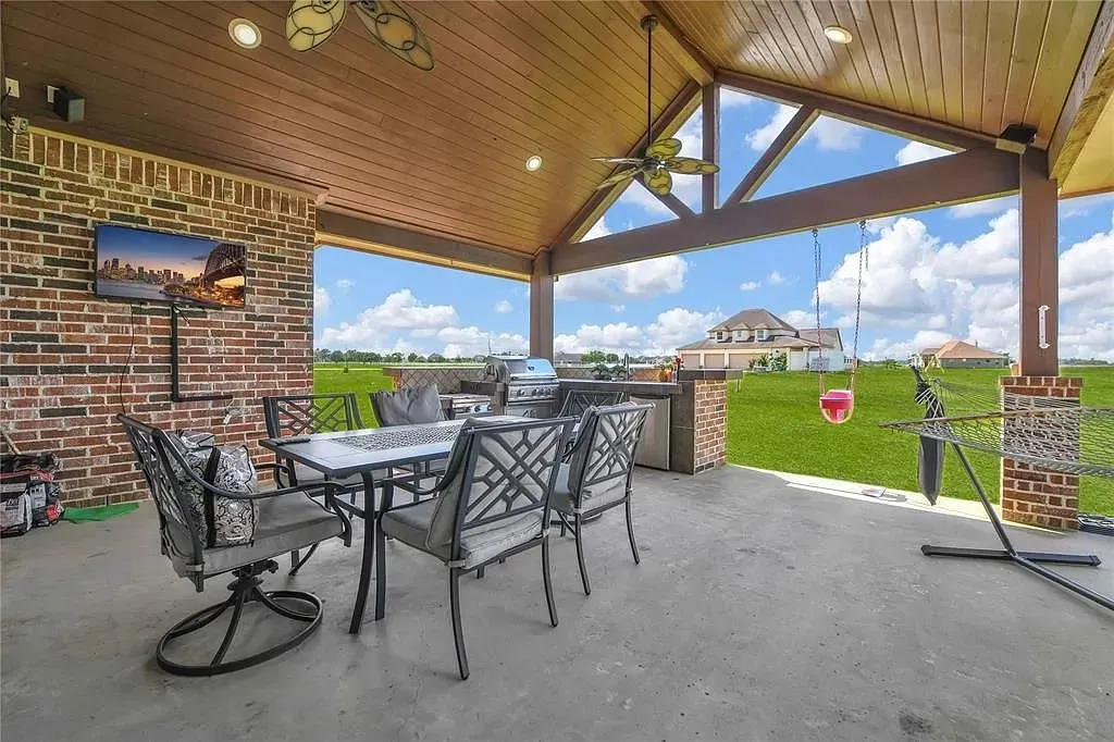Single Family Residence For Sale in Jefferson (TX) County , 10960 Sheila Court, Beaumont, Texas 77705, 4 Bedroom, 3 Bathroom, 2 Garage spaces, 2,715 Sqft, built in 2013, mls#21210722, Real Estate Agent in Beaumont, Homes For Sale in Jefferson (TX) county, Homes For Sale in Beaumont, Realtor in Beaumont Texas, Real Estate Brokerage Independent Realty Texas, Luminita Cordes Realtor