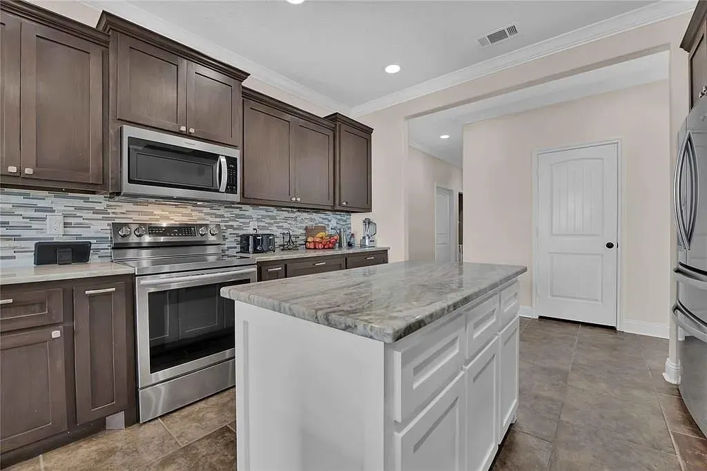 Single Family Residence For Sale in Jefferson (TX) County , 10960 Sheila Court, Beaumont, Texas 77705, 4 Bedroom, 3 Bathroom, 2 Garage spaces, 2,715 Sqft, built in 2013, mls#21210722, Real Estate Agent in Beaumont, Homes For Sale in Jefferson (TX) county, Homes For Sale in Beaumont, Realtor in Beaumont Texas, Real Estate Brokerage Independent Realty Texas, Luminita Cordes Realtor