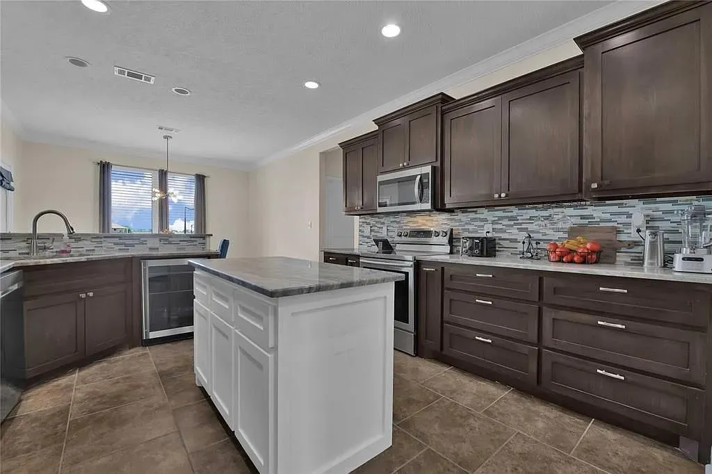 Single Family Residence For Sale in Jefferson (TX) County , 10960 Sheila Court, Beaumont, Texas 77705, 4 Bedroom, 3 Bathroom, 2 Garage spaces, 2,715 Sqft, built in 2013, mls#21210722, Real Estate Agent in Beaumont, Homes For Sale in Jefferson (TX) county, Homes For Sale in Beaumont, Realtor in Beaumont Texas, Real Estate Brokerage Independent Realty Texas, Luminita Cordes Realtor