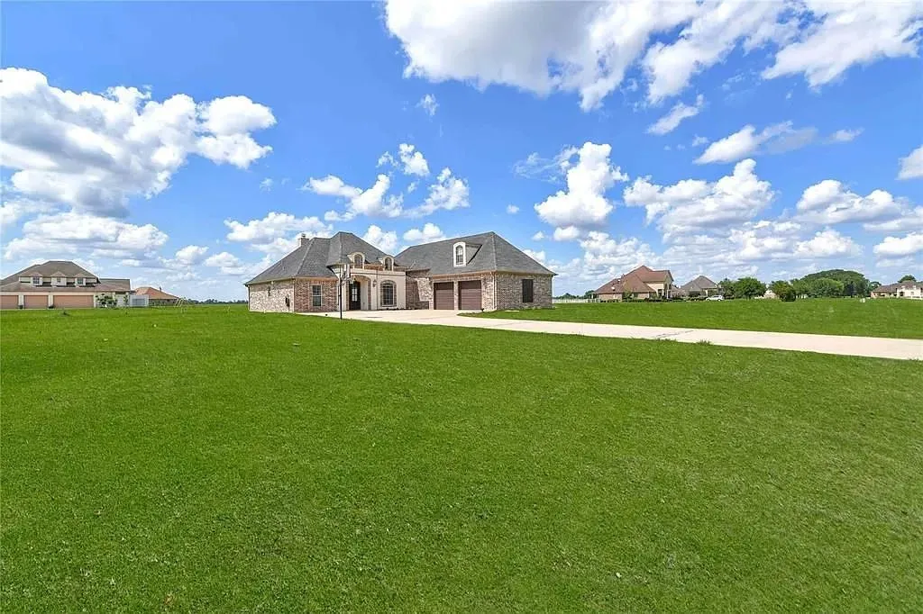 Single Family Residence For Sale in Jefferson (TX) County , 10960 Sheila Court, Beaumont, Texas 77705, 4 Bedroom, 3 Bathroom, 2 Garage spaces, 2,715 Sqft, built in 2013, mls#21210722, Real Estate Agent in Beaumont, Homes For Sale in Jefferson (TX) county, Homes For Sale in Beaumont, Realtor in Beaumont Texas, Real Estate Brokerage Independent Realty Texas, Luminita Cordes Realtor