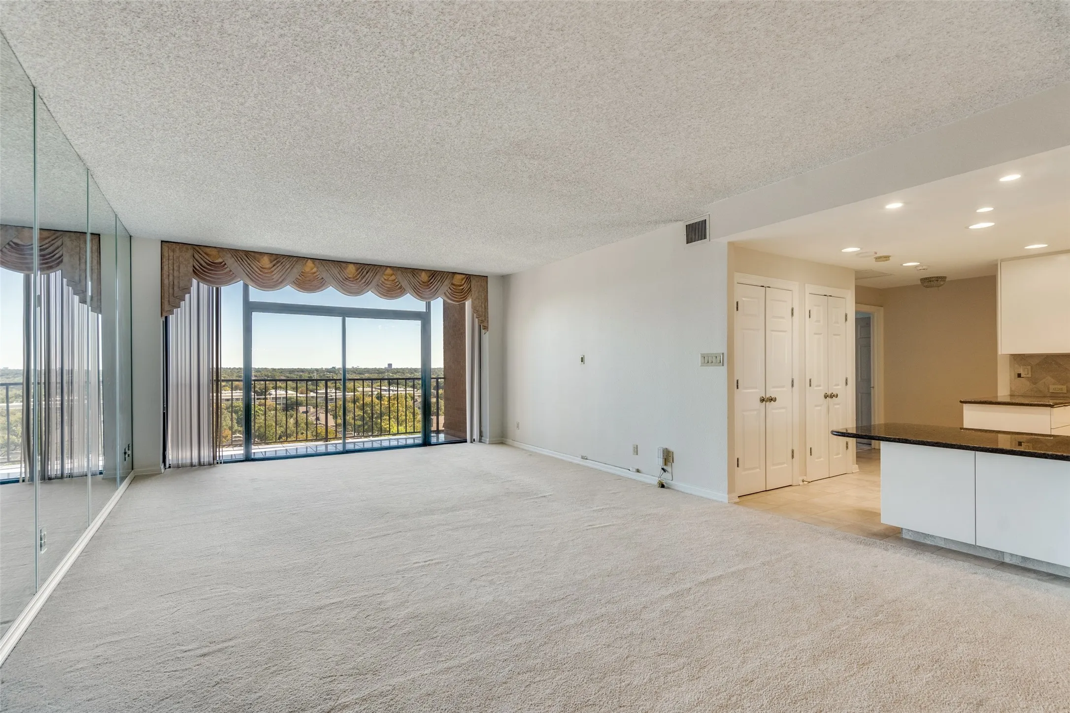 Condominium For Sale in Dallas County , 5200 Keller Springs Road 820, Dallas, Texas 75248, 3 Bedroom, 3 Bathroom, 1 Garage spaces, 2,272 Sqft, built in 1981, Preowned, mls#21211373, Real Estate Agent in Dallas, Homes For Sale in Dallas county, Homes For Sale in Dallas, Realtor in Dallas Texas, Real Estate Brokerage Independent Realty Texas, Luminita Cordes Realtor