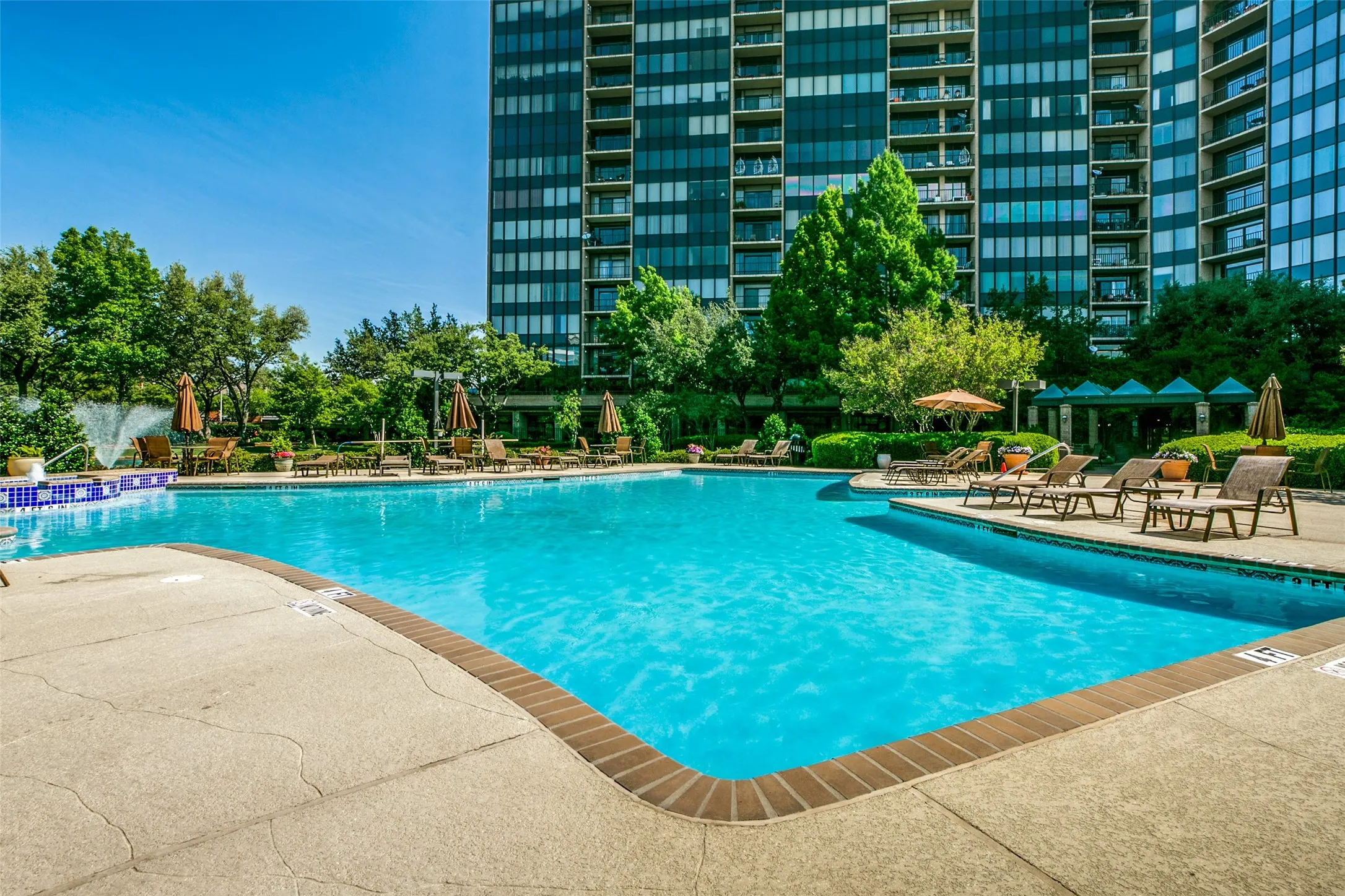 Condominium For Sale in Dallas County , 5200 Keller Springs Road 820, Dallas, Texas 75248, 3 Bedroom, 3 Bathroom, 1 Garage spaces, 2,272 Sqft, built in 1981, Preowned, mls#21211373, Real Estate Agent in Dallas, Homes For Sale in Dallas county, Homes For Sale in Dallas, Realtor in Dallas Texas, Real Estate Brokerage Independent Realty Texas, Luminita Cordes Realtor
