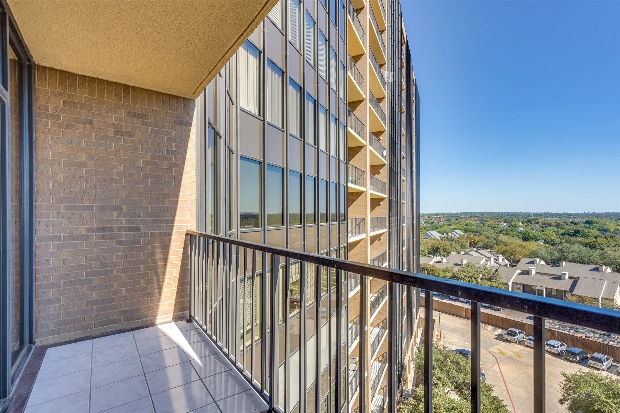 Condominium For Sale in Dallas County , 5200 Keller Springs Road 820, Dallas, Texas 75248, 3 Bedroom, 3 Bathroom, 1 Garage spaces, 2,272 Sqft, built in 1981, Preowned, mls#21211373, Real Estate Agent in Dallas, Homes For Sale in Dallas county, Homes For Sale in Dallas, Realtor in Dallas Texas, Real Estate Brokerage Independent Realty Texas, Luminita Cordes Realtor
