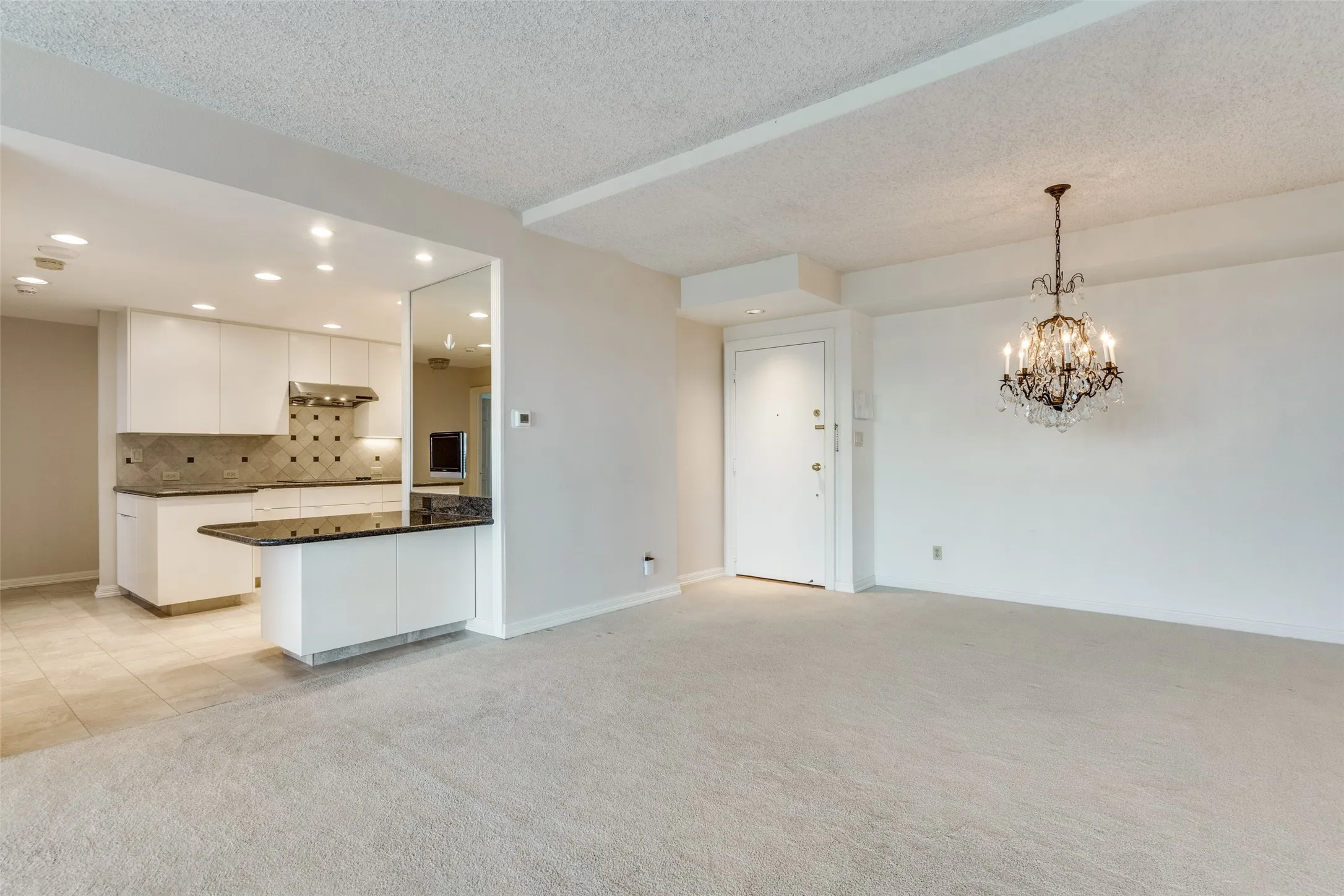 Condominium For Sale in Dallas County , 5200 Keller Springs Road 820, Dallas, Texas 75248, 3 Bedroom, 3 Bathroom, 1 Garage spaces, 2,272 Sqft, built in 1981, Preowned, mls#21211373, Real Estate Agent in Dallas, Homes For Sale in Dallas county, Homes For Sale in Dallas, Realtor in Dallas Texas, Real Estate Brokerage Independent Realty Texas, Luminita Cordes Realtor