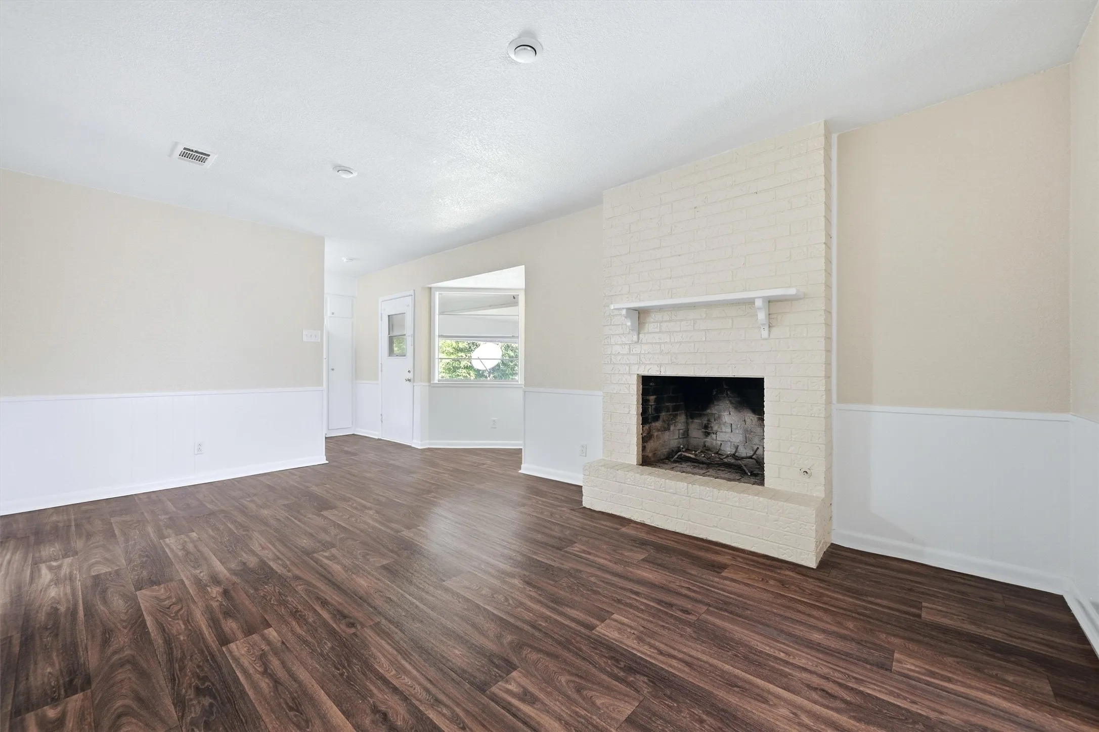 Duplex For Sale in Grayson County , 421 & 423 N Carl Street, Sherman, Texas 75092, 4 Bedroom, 4 Bathroom, 2 Garage spaces, 2,529 Sqft, built in 1960, mls#21211900, Real Estate Agent in Sherman, Homes For Sale in Grayson county, Homes For Sale in Sherman, Realtor in Sherman Texas, Real Estate Brokerage Independent Realty Texas, Luminita Cordes Realtor