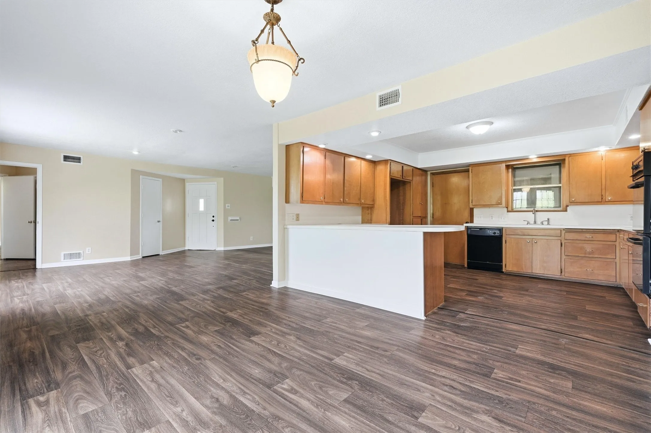 Duplex For Sale in Grayson County , 421 & 423 N Carl Street, Sherman, Texas 75092, 4 Bedroom, 4 Bathroom, 2 Garage spaces, 2,529 Sqft, built in 1960, mls#21211900, Real Estate Agent in Sherman, Homes For Sale in Grayson county, Homes For Sale in Sherman, Realtor in Sherman Texas, Real Estate Brokerage Independent Realty Texas, Luminita Cordes Realtor