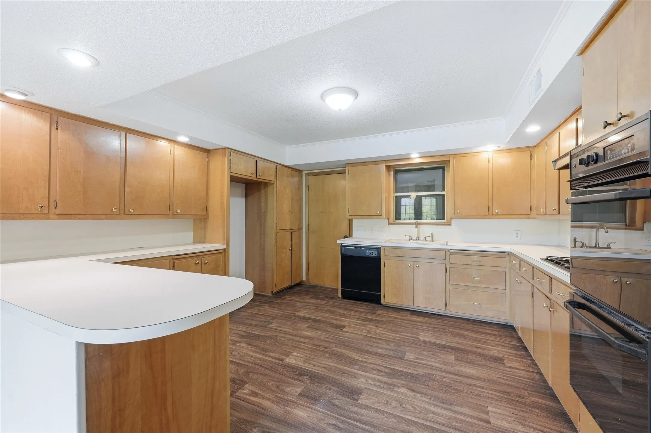 Duplex For Sale in Grayson County , 421 & 423 N Carl Street, Sherman, Texas 75092, 4 Bedroom, 4 Bathroom, 2 Garage spaces, 2,529 Sqft, built in 1960, mls#21211900, Real Estate Agent in Sherman, Homes For Sale in Grayson county, Homes For Sale in Sherman, Realtor in Sherman Texas, Real Estate Brokerage Independent Realty Texas, Luminita Cordes Realtor