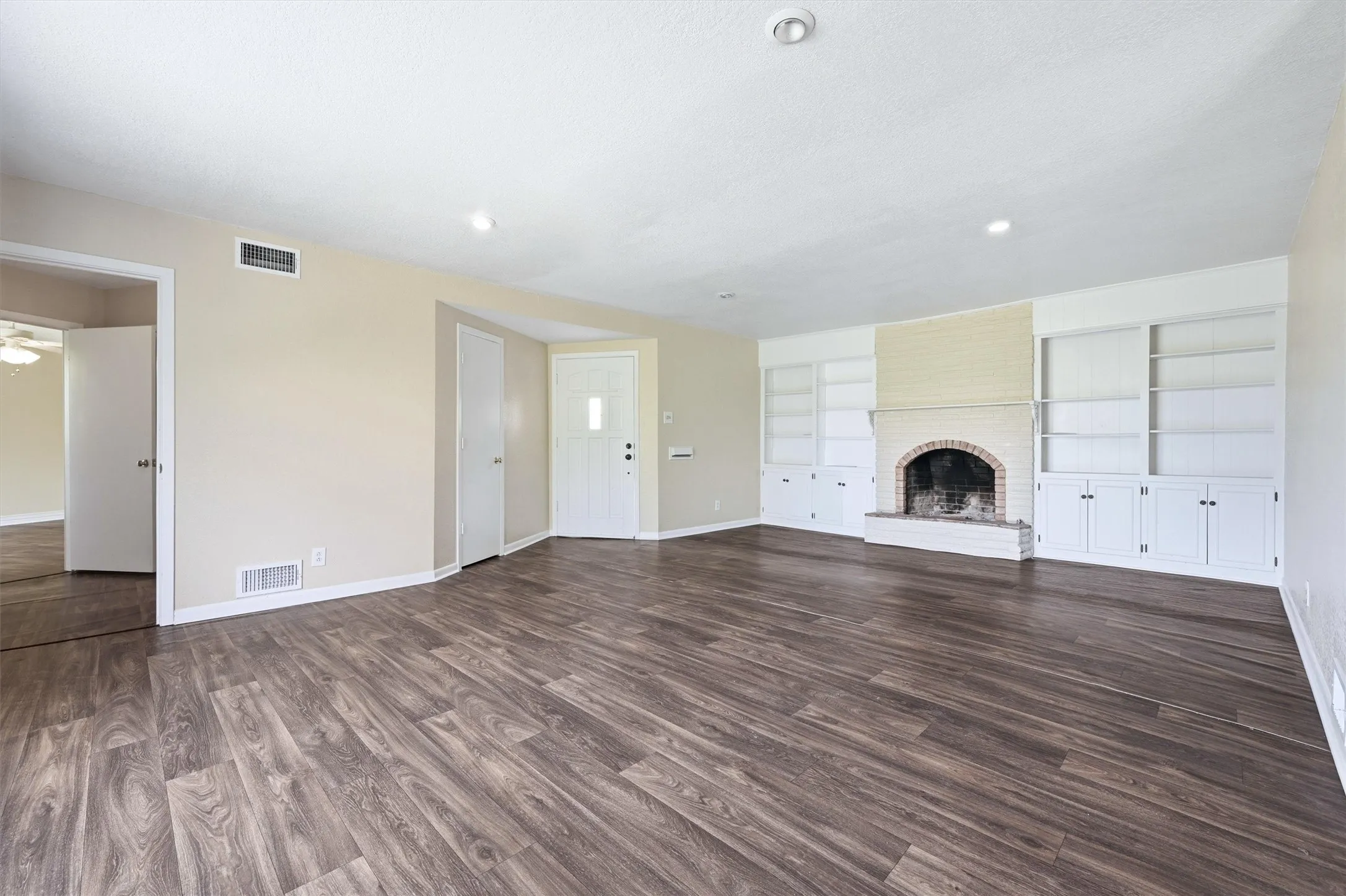 Duplex For Sale in Grayson County , 421 & 423 N Carl Street, Sherman, Texas 75092, 4 Bedroom, 4 Bathroom, 2 Garage spaces, 2,529 Sqft, built in 1960, mls#21211900, Real Estate Agent in Sherman, Homes For Sale in Grayson county, Homes For Sale in Sherman, Realtor in Sherman Texas, Real Estate Brokerage Independent Realty Texas, Luminita Cordes Realtor