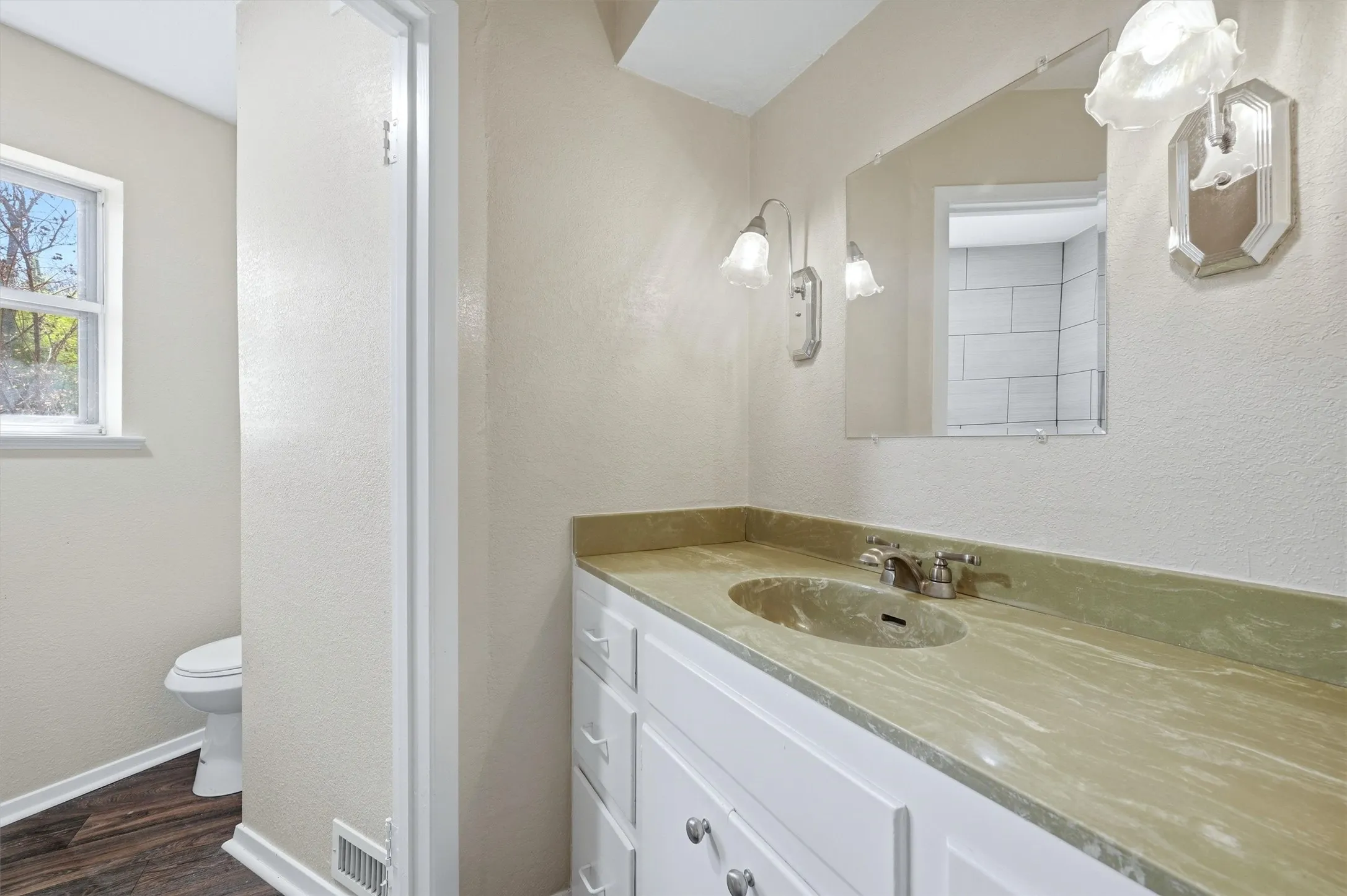 Duplex For Sale in Grayson County , 421 & 423 N Carl Street, Sherman, Texas 75092, 4 Bedroom, 4 Bathroom, 2 Garage spaces, 2,529 Sqft, built in 1960, mls#21211900, Real Estate Agent in Sherman, Homes For Sale in Grayson county, Homes For Sale in Sherman, Realtor in Sherman Texas, Real Estate Brokerage Independent Realty Texas, Luminita Cordes Realtor
