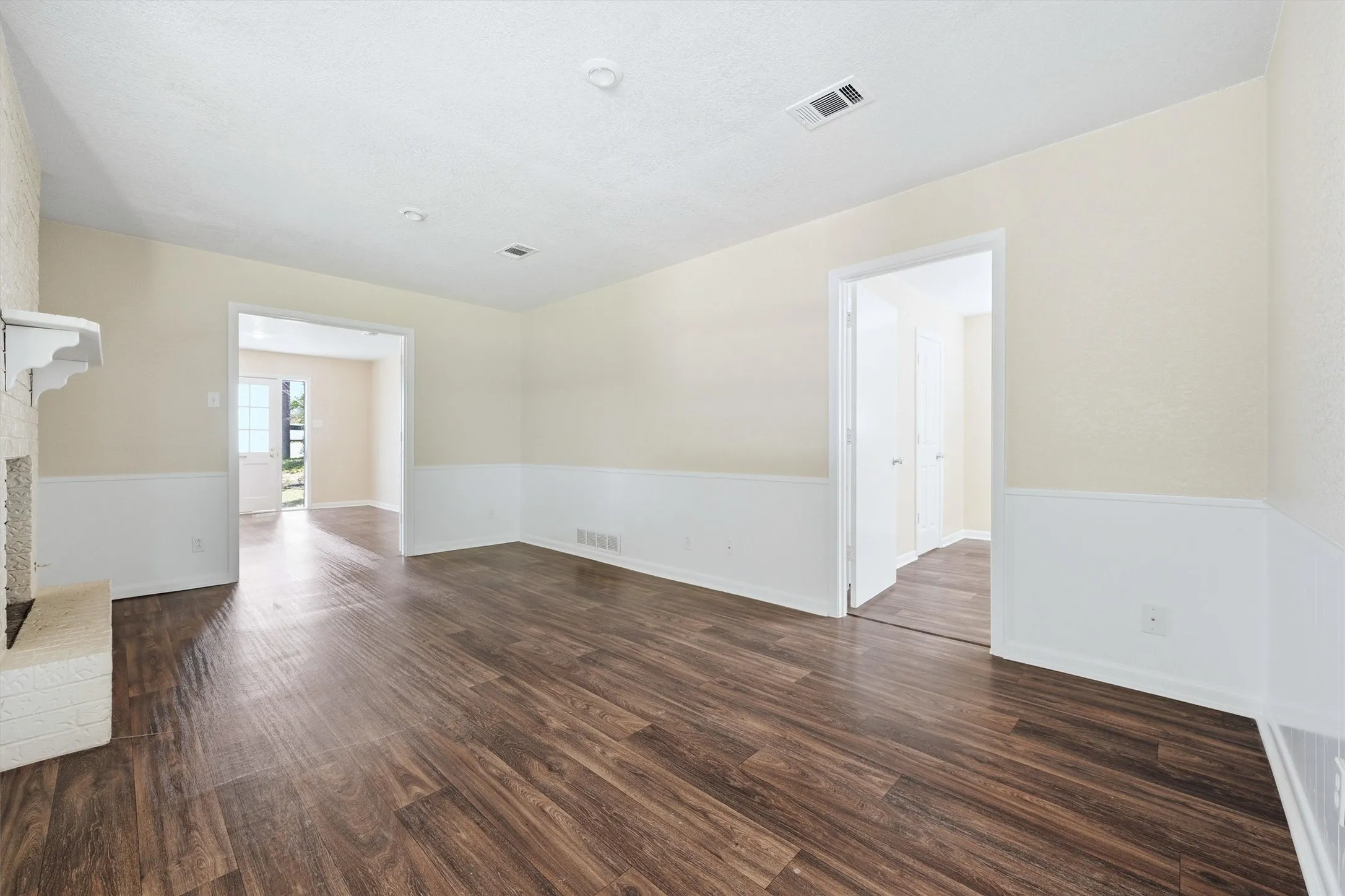 Duplex For Sale in Grayson County , 421 & 423 N Carl Street, Sherman, Texas 75092, 4 Bedroom, 4 Bathroom, 2 Garage spaces, 2,529 Sqft, built in 1960, mls#21211900, Real Estate Agent in Sherman, Homes For Sale in Grayson county, Homes For Sale in Sherman, Realtor in Sherman Texas, Real Estate Brokerage Independent Realty Texas, Luminita Cordes Realtor