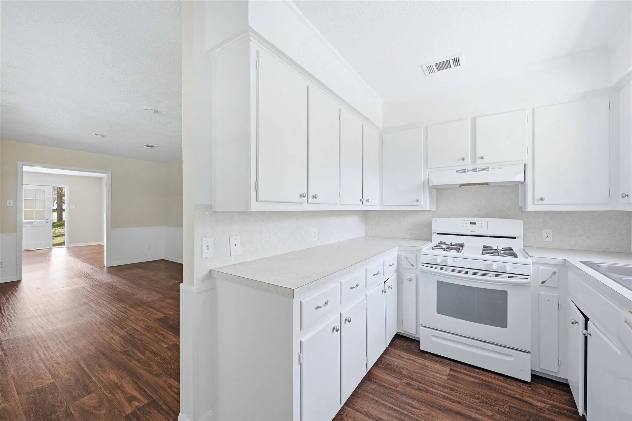 Duplex For Sale in Grayson County , 421 & 423 N Carl Street, Sherman, Texas 75092, 4 Bedroom, 4 Bathroom, 2 Garage spaces, 2,529 Sqft, built in 1960, mls#21211900, Real Estate Agent in Sherman, Homes For Sale in Grayson county, Homes For Sale in Sherman, Realtor in Sherman Texas, Real Estate Brokerage Independent Realty Texas, Luminita Cordes Realtor
