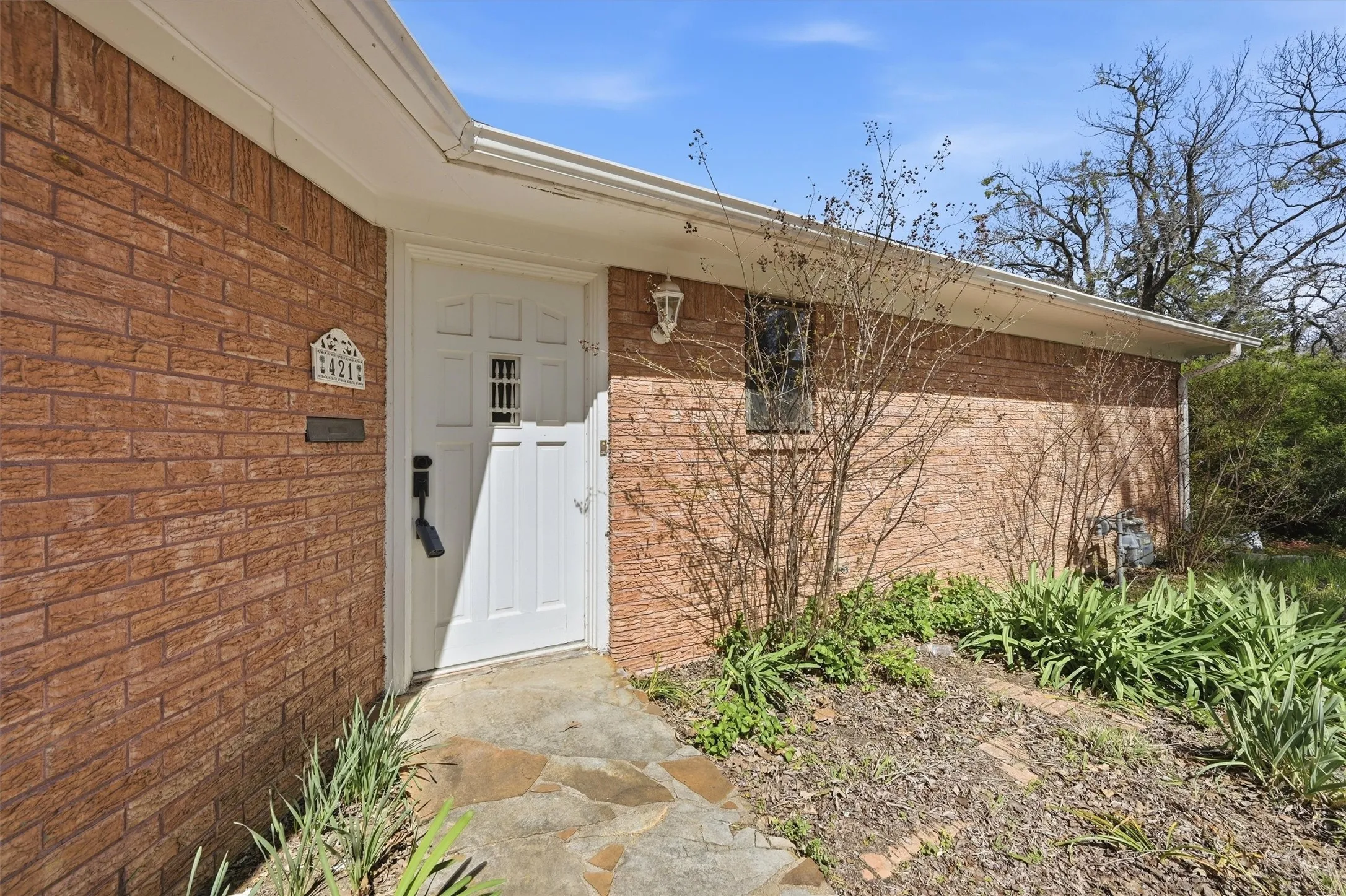 Duplex For Sale in Grayson County , 421 & 423 N Carl Street, Sherman, Texas 75092, 4 Bedroom, 4 Bathroom, 2 Garage spaces, 2,529 Sqft, built in 1960, mls#21211900, Real Estate Agent in Sherman, Homes For Sale in Grayson county, Homes For Sale in Sherman, Realtor in Sherman Texas, Real Estate Brokerage Independent Realty Texas, Luminita Cordes Realtor