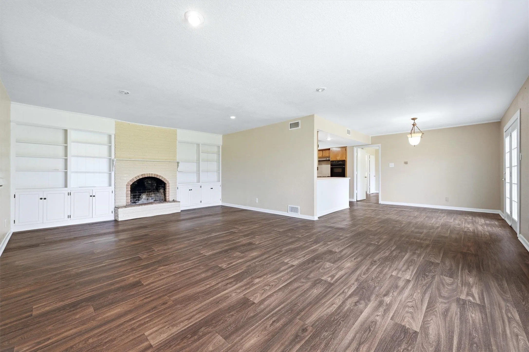 Duplex For Sale in Grayson County , 421 & 423 N Carl Street, Sherman, Texas 75092, 4 Bedroom, 4 Bathroom, 2 Garage spaces, 2,529 Sqft, built in 1960, mls#21211900, Real Estate Agent in Sherman, Homes For Sale in Grayson county, Homes For Sale in Sherman, Realtor in Sherman Texas, Real Estate Brokerage Independent Realty Texas, Luminita Cordes Realtor