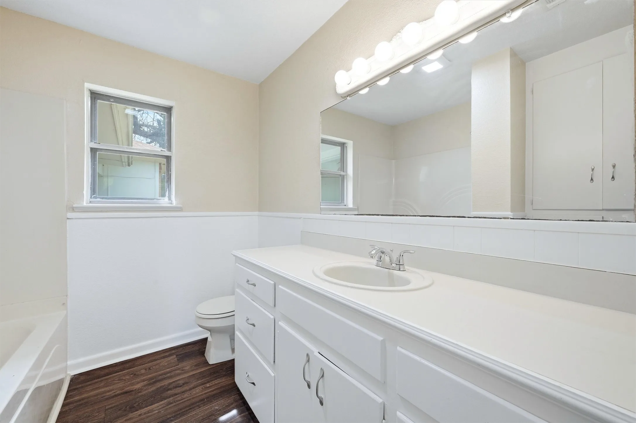 Duplex For Sale in Grayson County , 421 & 423 N Carl Street, Sherman, Texas 75092, 4 Bedroom, 4 Bathroom, 2 Garage spaces, 2,529 Sqft, built in 1960, mls#21211900, Real Estate Agent in Sherman, Homes For Sale in Grayson county, Homes For Sale in Sherman, Realtor in Sherman Texas, Real Estate Brokerage Independent Realty Texas, Luminita Cordes Realtor