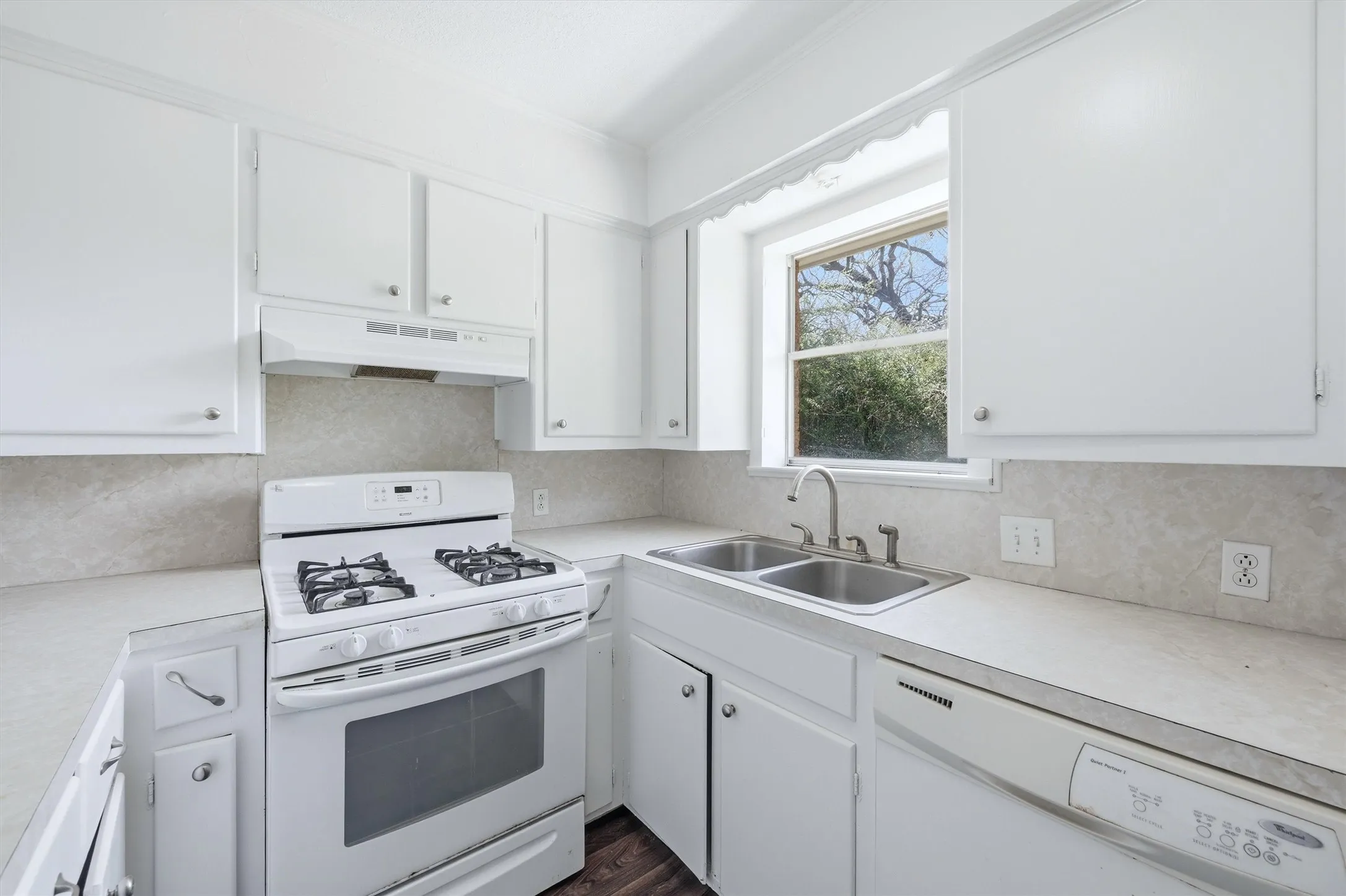Duplex For Sale in Grayson County , 421 & 423 N Carl Street, Sherman, Texas 75092, 4 Bedroom, 4 Bathroom, 2 Garage spaces, 2,529 Sqft, built in 1960, mls#21211900, Real Estate Agent in Sherman, Homes For Sale in Grayson county, Homes For Sale in Sherman, Realtor in Sherman Texas, Real Estate Brokerage Independent Realty Texas, Luminita Cordes Realtor