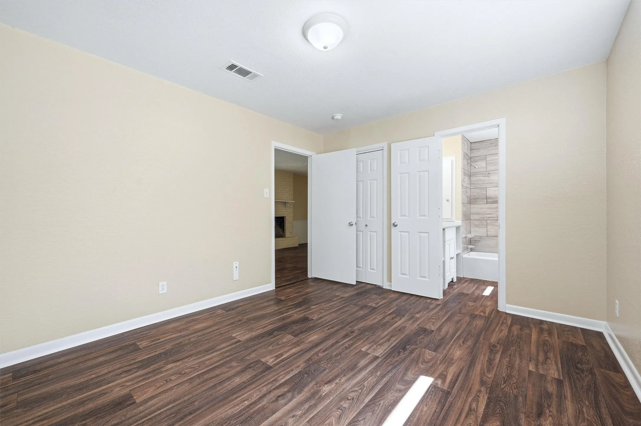Duplex For Sale in Grayson County , 421 & 423 N Carl Street, Sherman, Texas 75092, 4 Bedroom, 4 Bathroom, 2 Garage spaces, 2,529 Sqft, built in 1960, mls#21211900, Real Estate Agent in Sherman, Homes For Sale in Grayson county, Homes For Sale in Sherman, Realtor in Sherman Texas, Real Estate Brokerage Independent Realty Texas, Luminita Cordes Realtor