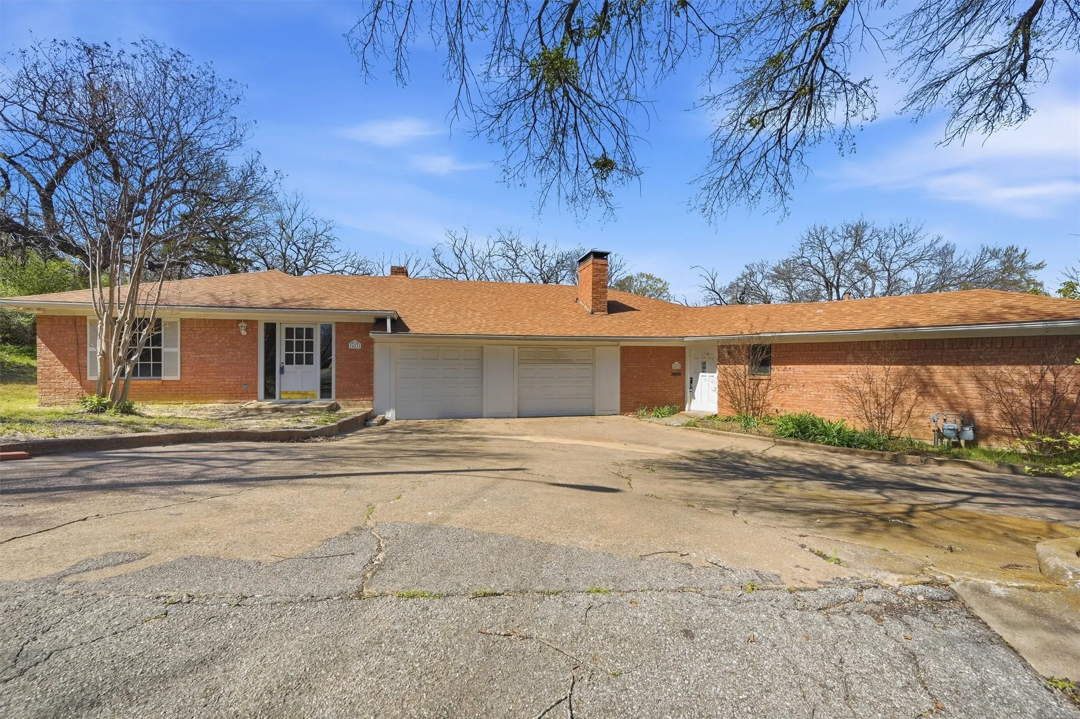 Duplex For Sale in Grayson County , 421 & 423 N Carl Street, Sherman, Texas 75092, 4 Bedroom, 4 Bathroom, 2 Garage spaces, 2,529 Sqft, built in 1960, mls#21211900, Real Estate Agent in Sherman, Homes For Sale in Grayson county, Homes For Sale in Sherman, Realtor in Sherman Texas, Real Estate Brokerage Independent Realty Texas, Luminita Cordes Realtor
