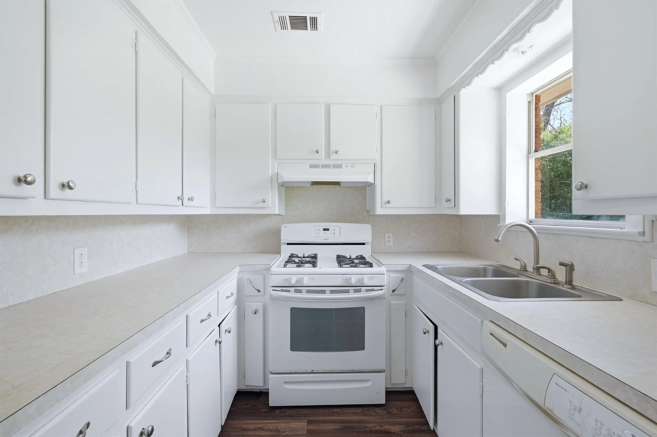 Duplex For Sale in Grayson County , 421 & 423 N Carl Street, Sherman, Texas 75092, 4 Bedroom, 4 Bathroom, 2 Garage spaces, 2,529 Sqft, built in 1960, mls#21211900, Real Estate Agent in Sherman, Homes For Sale in Grayson county, Homes For Sale in Sherman, Realtor in Sherman Texas, Real Estate Brokerage Independent Realty Texas, Luminita Cordes Realtor
