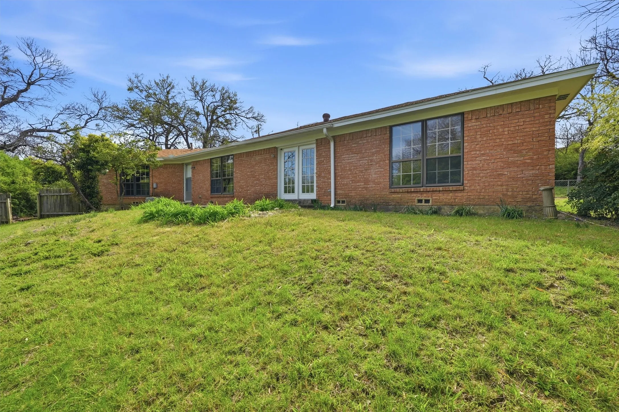 Duplex For Sale in Grayson County , 421 & 423 N Carl Street, Sherman, Texas 75092, 4 Bedroom, 4 Bathroom, 2 Garage spaces, 2,529 Sqft, built in 1960, mls#21211900, Real Estate Agent in Sherman, Homes For Sale in Grayson county, Homes For Sale in Sherman, Realtor in Sherman Texas, Real Estate Brokerage Independent Realty Texas, Luminita Cordes Realtor