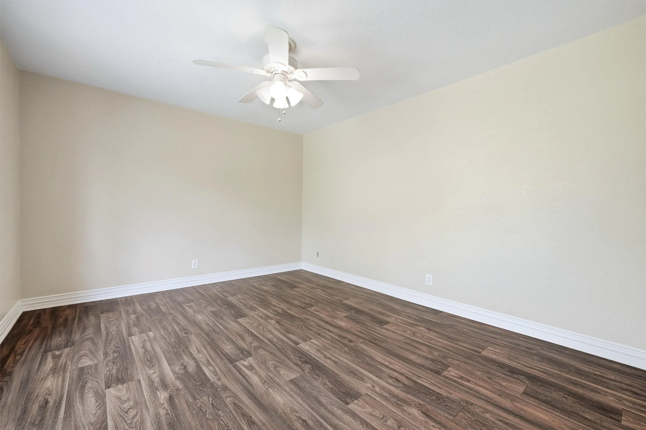 Duplex For Sale in Grayson County , 421 & 423 N Carl Street, Sherman, Texas 75092, 4 Bedroom, 4 Bathroom, 2 Garage spaces, 2,529 Sqft, built in 1960, mls#21211900, Real Estate Agent in Sherman, Homes For Sale in Grayson county, Homes For Sale in Sherman, Realtor in Sherman Texas, Real Estate Brokerage Independent Realty Texas, Luminita Cordes Realtor