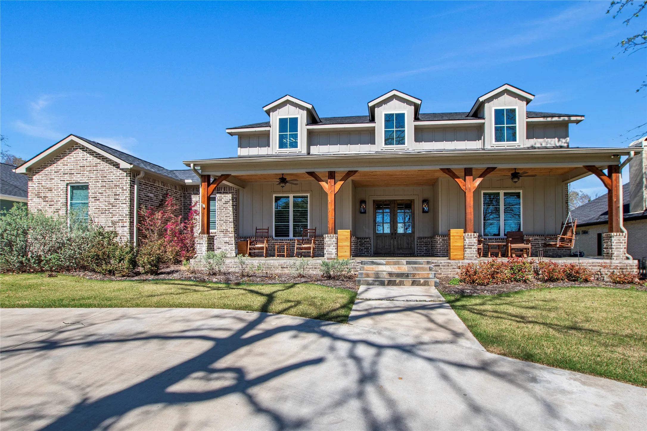 Single Family Residence For Sale in Henderson County , 148 Hilton Head Island Drive, Mabank, Texas 75156, 4 Bedroom, 3 Bathroom, 3 Garage spaces, 3,143 Sqft, built in 2022, Preowned, mls#21207064, Real Estate Agent in Mabank, Homes For Sale in Henderson county, Homes For Sale in Mabank, Realtor in Mabank Texas, Real Estate Brokerage Independent Realty Texas, Luminita Cordes Realtor
