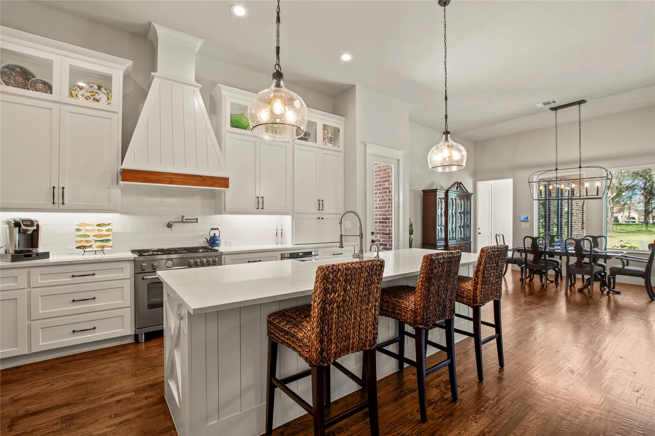 Single Family Residence For Sale in Henderson County , 148 Hilton Head Island Drive, Mabank, Texas 75156, 4 Bedroom, 3 Bathroom, 3 Garage spaces, 3,143 Sqft, built in 2022, Preowned, mls#21207064, Real Estate Agent in Mabank, Homes For Sale in Henderson county, Homes For Sale in Mabank, Realtor in Mabank Texas, Real Estate Brokerage Independent Realty Texas, Luminita Cordes Realtor
