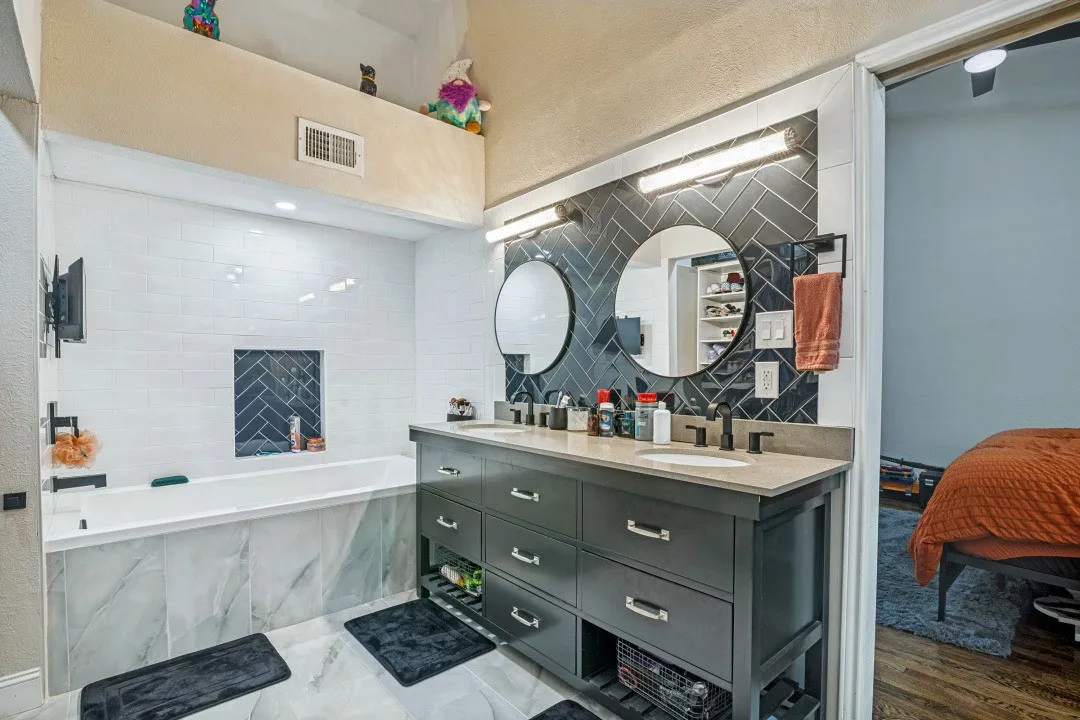 Single Family Residence For Sale in Dallas County , 5301 Oceanport Drive, Garland, Texas 75043, 4 Bedroom, 3 Bathroom, Garage spaces, 2,245 Sqft, built in 1984, mls#21211336, Real Estate Agent in Garland, Homes For Sale in Dallas county, Homes For Sale in Garland, Realtor in Garland Texas, Real Estate Brokerage Independent Realty Texas, Luminita Cordes Realtor