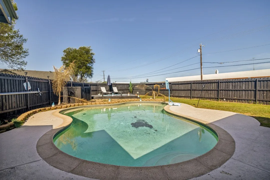 Single Family Residence For Sale in Dallas County , 5301 Oceanport Drive, Garland, Texas 75043, 4 Bedroom, 3 Bathroom, Garage spaces, 2,245 Sqft, built in 1984, mls#21211336, Real Estate Agent in Garland, Homes For Sale in Dallas county, Homes For Sale in Garland, Realtor in Garland Texas, Real Estate Brokerage Independent Realty Texas, Luminita Cordes Realtor