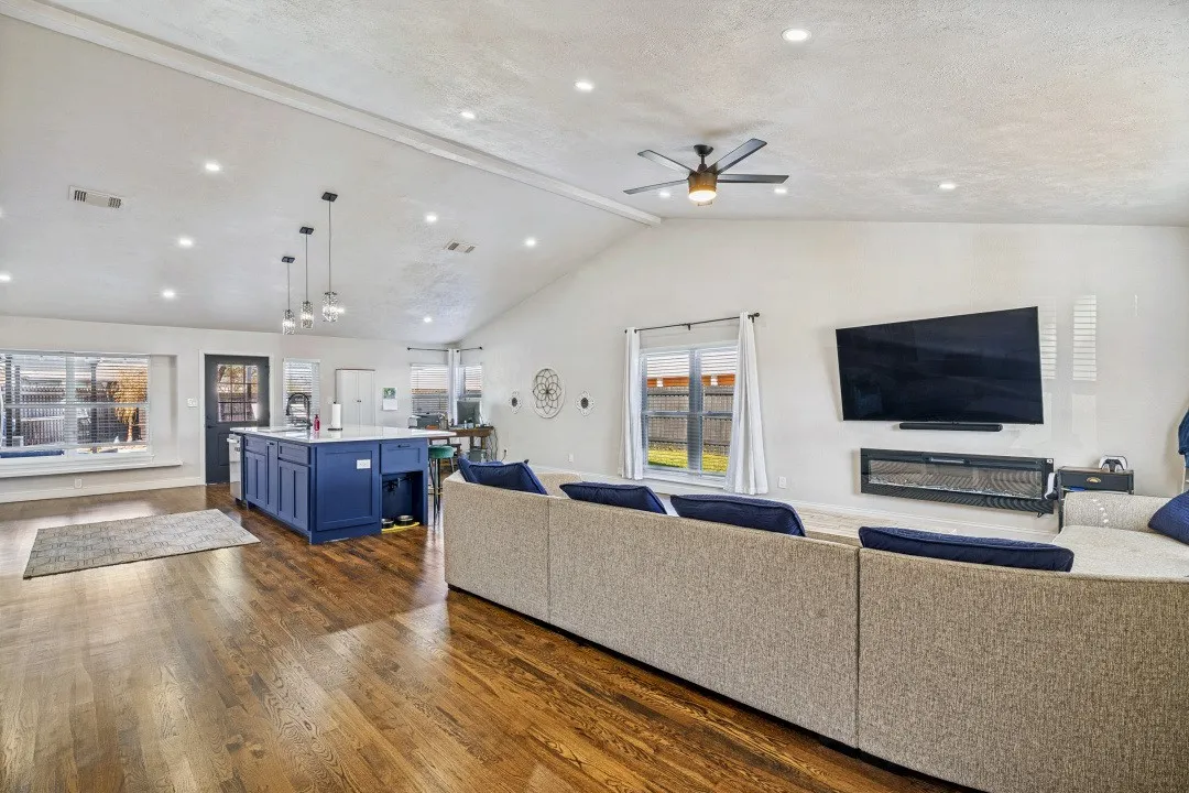 Single Family Residence For Sale in Dallas County , 5301 Oceanport Drive, Garland, Texas 75043, 4 Bedroom, 3 Bathroom, Garage spaces, 2,245 Sqft, built in 1984, mls#21211336, Real Estate Agent in Garland, Homes For Sale in Dallas county, Homes For Sale in Garland, Realtor in Garland Texas, Real Estate Brokerage Independent Realty Texas, Luminita Cordes Realtor