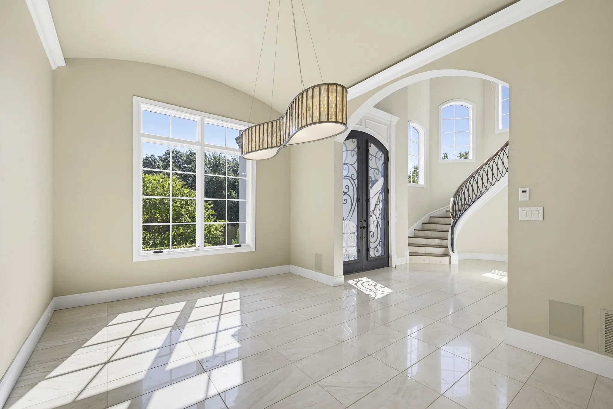 Single Family Residence For Sale in Tarrant County , 7001 Oakmont Terrace, Fort Worth, Texas 76132, 6 Bedroom, 5 Bathroom, 4 Garage spaces, 6,150 Sqft, built in 2013, Preowned, mls#21187745, Real Estate Agent in Fort Worth, Homes For Sale in Tarrant county, Homes For Sale in Fort Worth, Realtor in Fort Worth Texas, Real Estate Brokerage Independent Realty Texas, Luminita Cordes Realtor