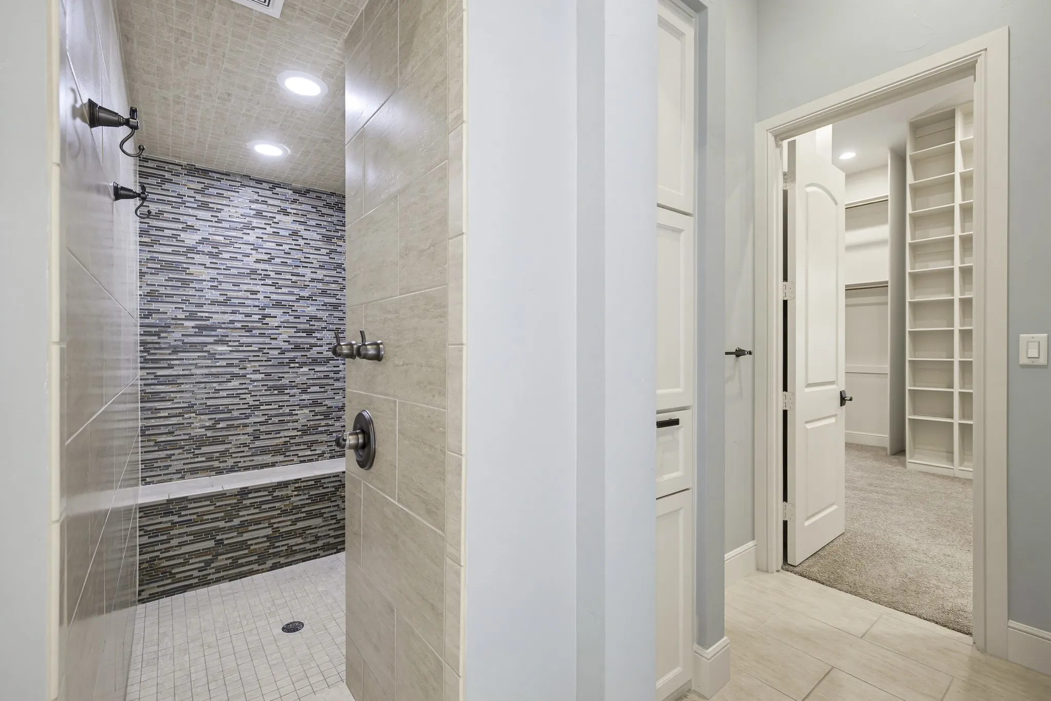 Single Family Residence For Sale in Tarrant County , 7001 Oakmont Terrace, Fort Worth, Texas 76132, 6 Bedroom, 5 Bathroom, 4 Garage spaces, 6,150 Sqft, built in 2013, Preowned, mls#21187745, Real Estate Agent in Fort Worth, Homes For Sale in Tarrant county, Homes For Sale in Fort Worth, Realtor in Fort Worth Texas, Real Estate Brokerage Independent Realty Texas, Luminita Cordes Realtor