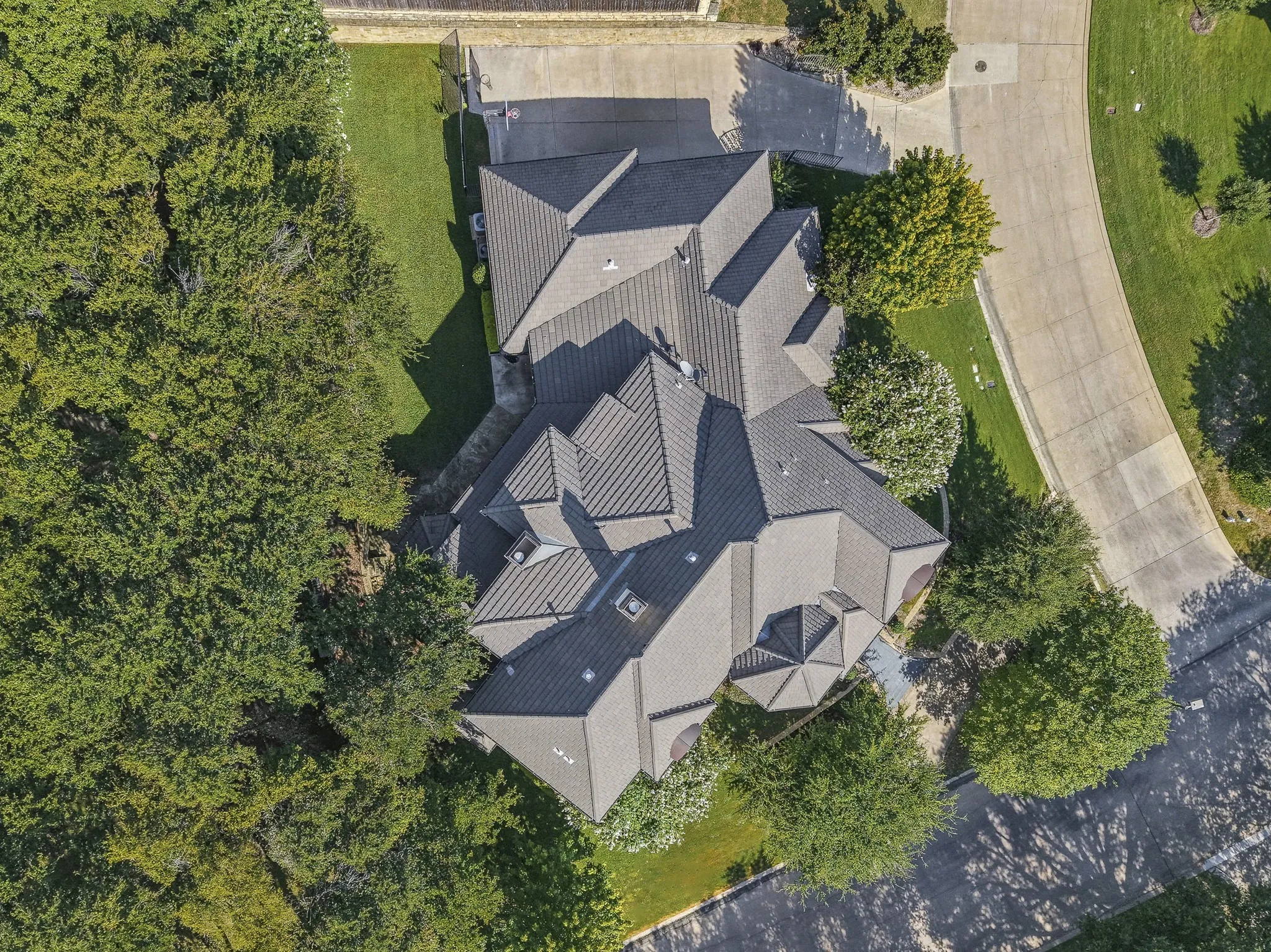 Single Family Residence For Sale in Tarrant County , 7001 Oakmont Terrace, Fort Worth, Texas 76132, 6 Bedroom, 5 Bathroom, 4 Garage spaces, 6,150 Sqft, built in 2013, Preowned, mls#21187745, Real Estate Agent in Fort Worth, Homes For Sale in Tarrant county, Homes For Sale in Fort Worth, Realtor in Fort Worth Texas, Real Estate Brokerage Independent Realty Texas, Luminita Cordes Realtor