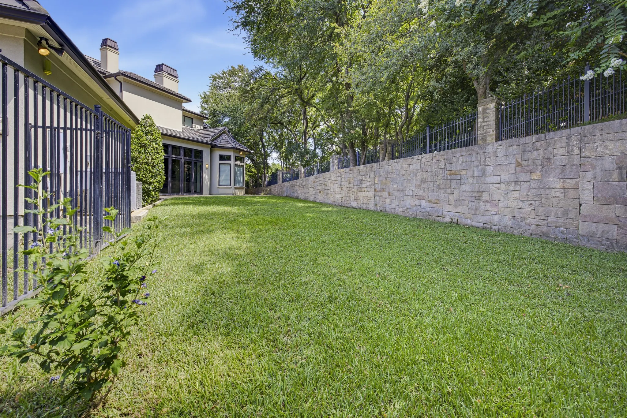 Single Family Residence For Sale in Tarrant County , 7001 Oakmont Terrace, Fort Worth, Texas 76132, 6 Bedroom, 5 Bathroom, 4 Garage spaces, 6,150 Sqft, built in 2013, Preowned, mls#21187745, Real Estate Agent in Fort Worth, Homes For Sale in Tarrant county, Homes For Sale in Fort Worth, Realtor in Fort Worth Texas, Real Estate Brokerage Independent Realty Texas, Luminita Cordes Realtor