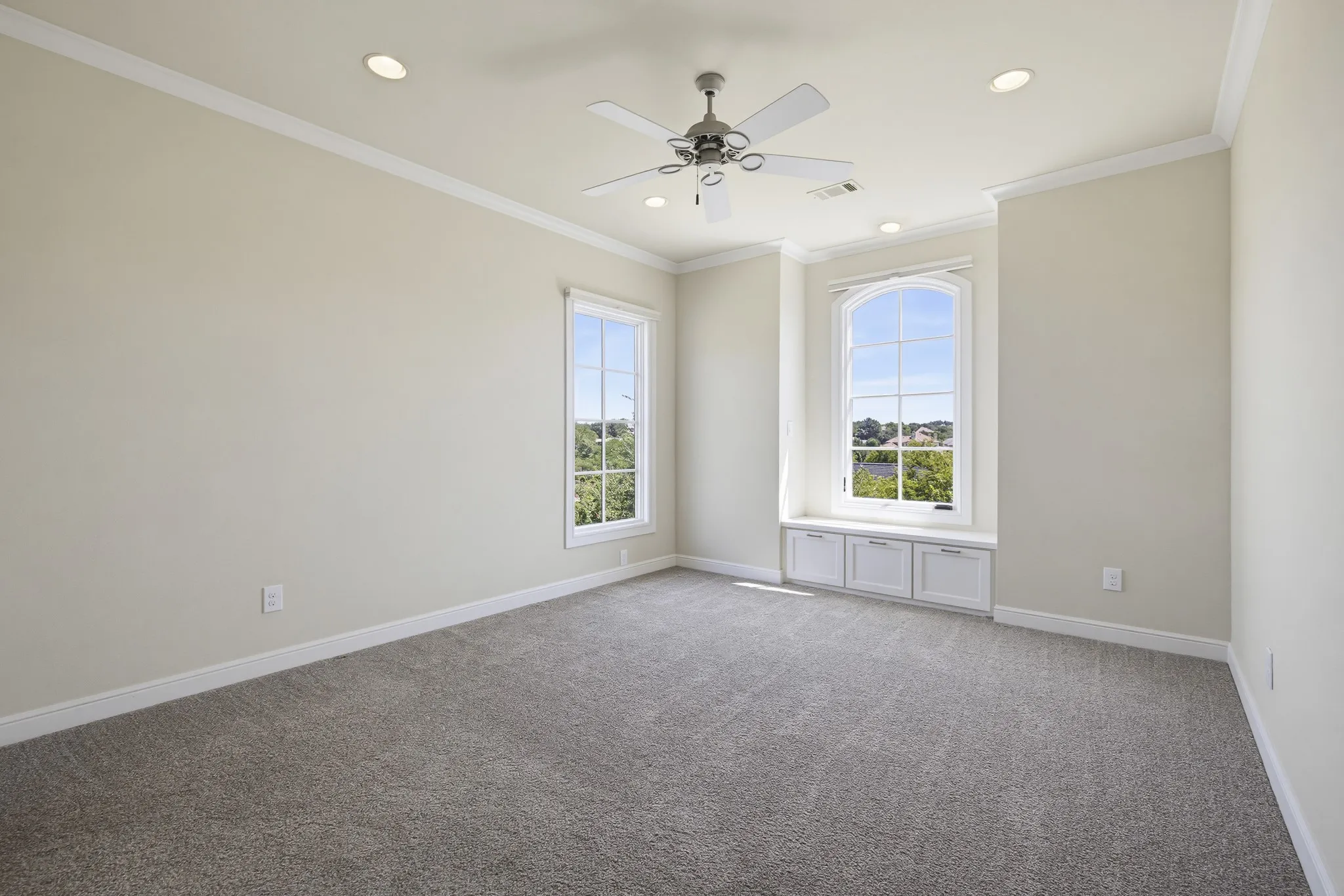 Single Family Residence For Sale in Tarrant County , 7001 Oakmont Terrace, Fort Worth, Texas 76132, 6 Bedroom, 5 Bathroom, 4 Garage spaces, 6,150 Sqft, built in 2013, Preowned, mls#21187745, Real Estate Agent in Fort Worth, Homes For Sale in Tarrant county, Homes For Sale in Fort Worth, Realtor in Fort Worth Texas, Real Estate Brokerage Independent Realty Texas, Luminita Cordes Realtor