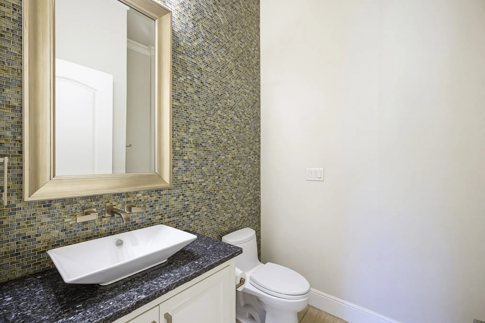 Single Family Residence For Sale in Tarrant County , 7001 Oakmont Terrace, Fort Worth, Texas 76132, 6 Bedroom, 5 Bathroom, 4 Garage spaces, 6,150 Sqft, built in 2013, Preowned, mls#21187745, Real Estate Agent in Fort Worth, Homes For Sale in Tarrant county, Homes For Sale in Fort Worth, Realtor in Fort Worth Texas, Real Estate Brokerage Independent Realty Texas, Luminita Cordes Realtor