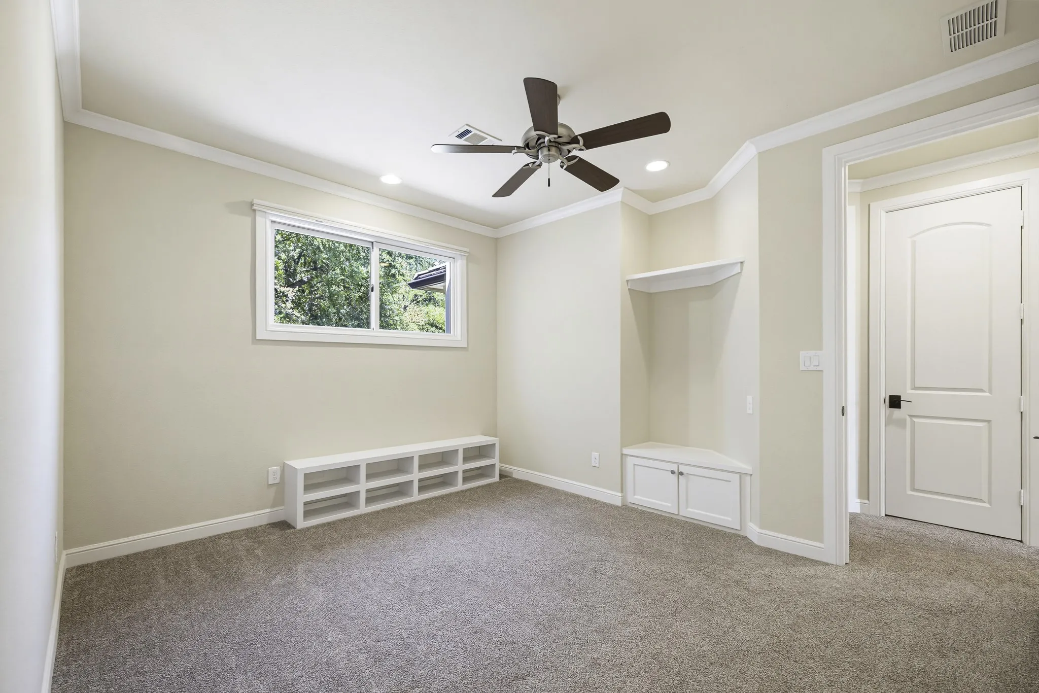 Single Family Residence For Sale in Tarrant County , 7001 Oakmont Terrace, Fort Worth, Texas 76132, 6 Bedroom, 5 Bathroom, 4 Garage spaces, 6,150 Sqft, built in 2013, Preowned, mls#21187745, Real Estate Agent in Fort Worth, Homes For Sale in Tarrant county, Homes For Sale in Fort Worth, Realtor in Fort Worth Texas, Real Estate Brokerage Independent Realty Texas, Luminita Cordes Realtor