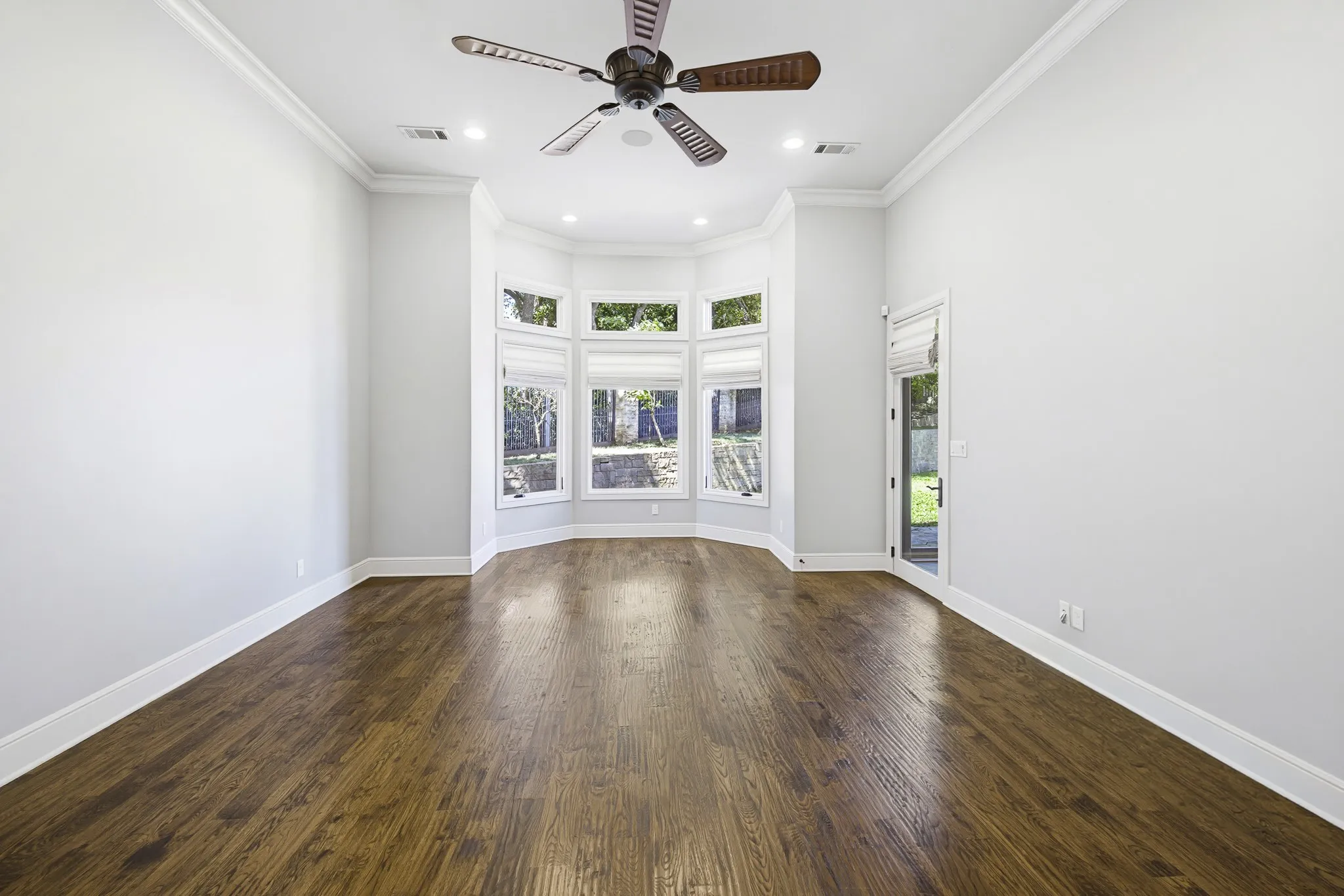 Single Family Residence For Sale in Tarrant County , 7001 Oakmont Terrace, Fort Worth, Texas 76132, 6 Bedroom, 5 Bathroom, 4 Garage spaces, 6,150 Sqft, built in 2013, Preowned, mls#21187745, Real Estate Agent in Fort Worth, Homes For Sale in Tarrant county, Homes For Sale in Fort Worth, Realtor in Fort Worth Texas, Real Estate Brokerage Independent Realty Texas, Luminita Cordes Realtor