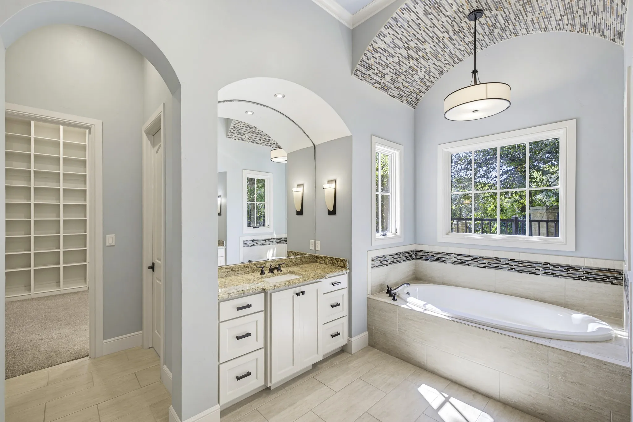 Single Family Residence For Sale in Tarrant County , 7001 Oakmont Terrace, Fort Worth, Texas 76132, 6 Bedroom, 5 Bathroom, 4 Garage spaces, 6,150 Sqft, built in 2013, Preowned, mls#21187745, Real Estate Agent in Fort Worth, Homes For Sale in Tarrant county, Homes For Sale in Fort Worth, Realtor in Fort Worth Texas, Real Estate Brokerage Independent Realty Texas, Luminita Cordes Realtor