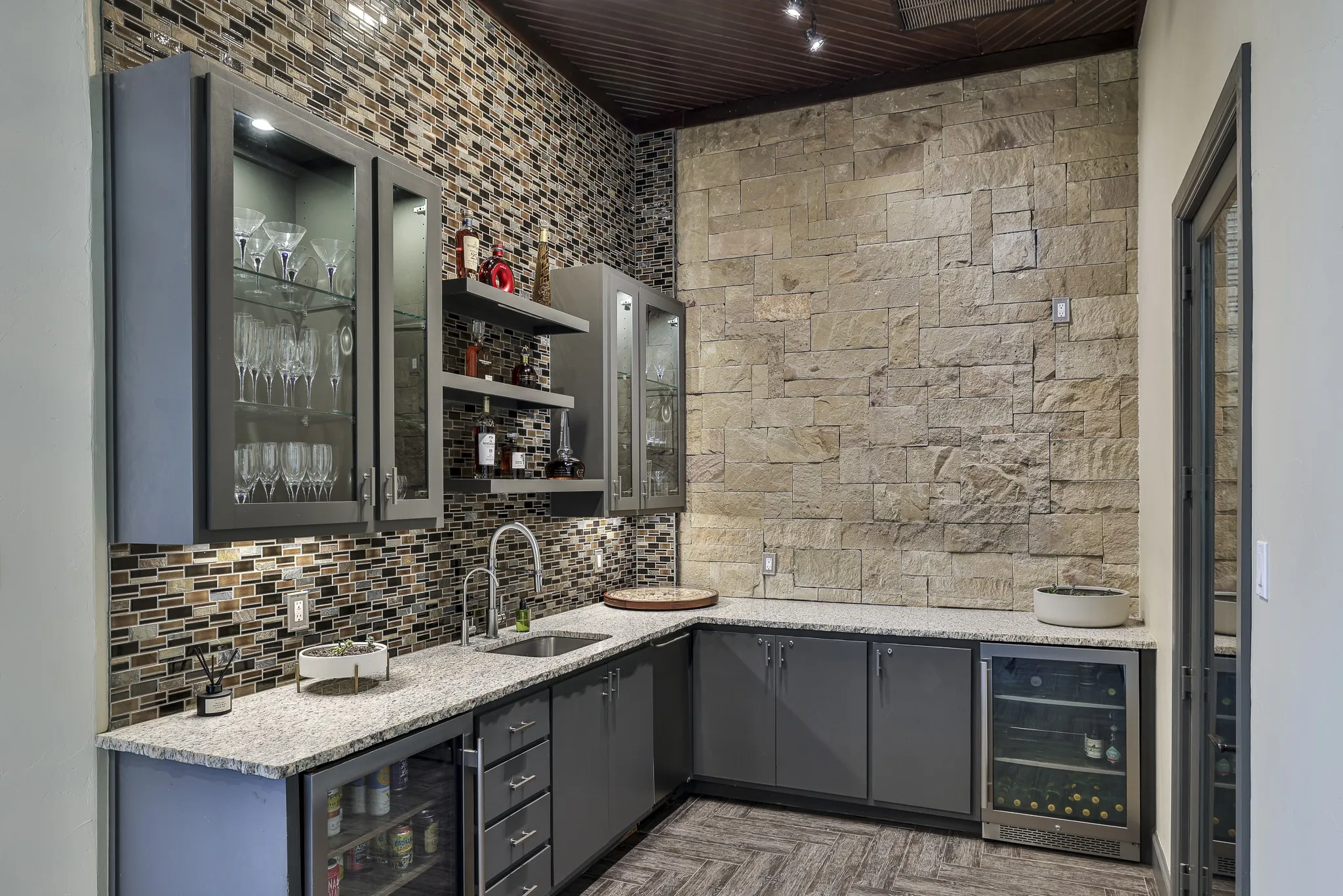 Single Family Residence For Sale in Tarrant County , 7001 Oakmont Terrace, Fort Worth, Texas 76132, 6 Bedroom, 5 Bathroom, 4 Garage spaces, 6,150 Sqft, built in 2013, Preowned, mls#21187745, Real Estate Agent in Fort Worth, Homes For Sale in Tarrant county, Homes For Sale in Fort Worth, Realtor in Fort Worth Texas, Real Estate Brokerage Independent Realty Texas, Luminita Cordes Realtor