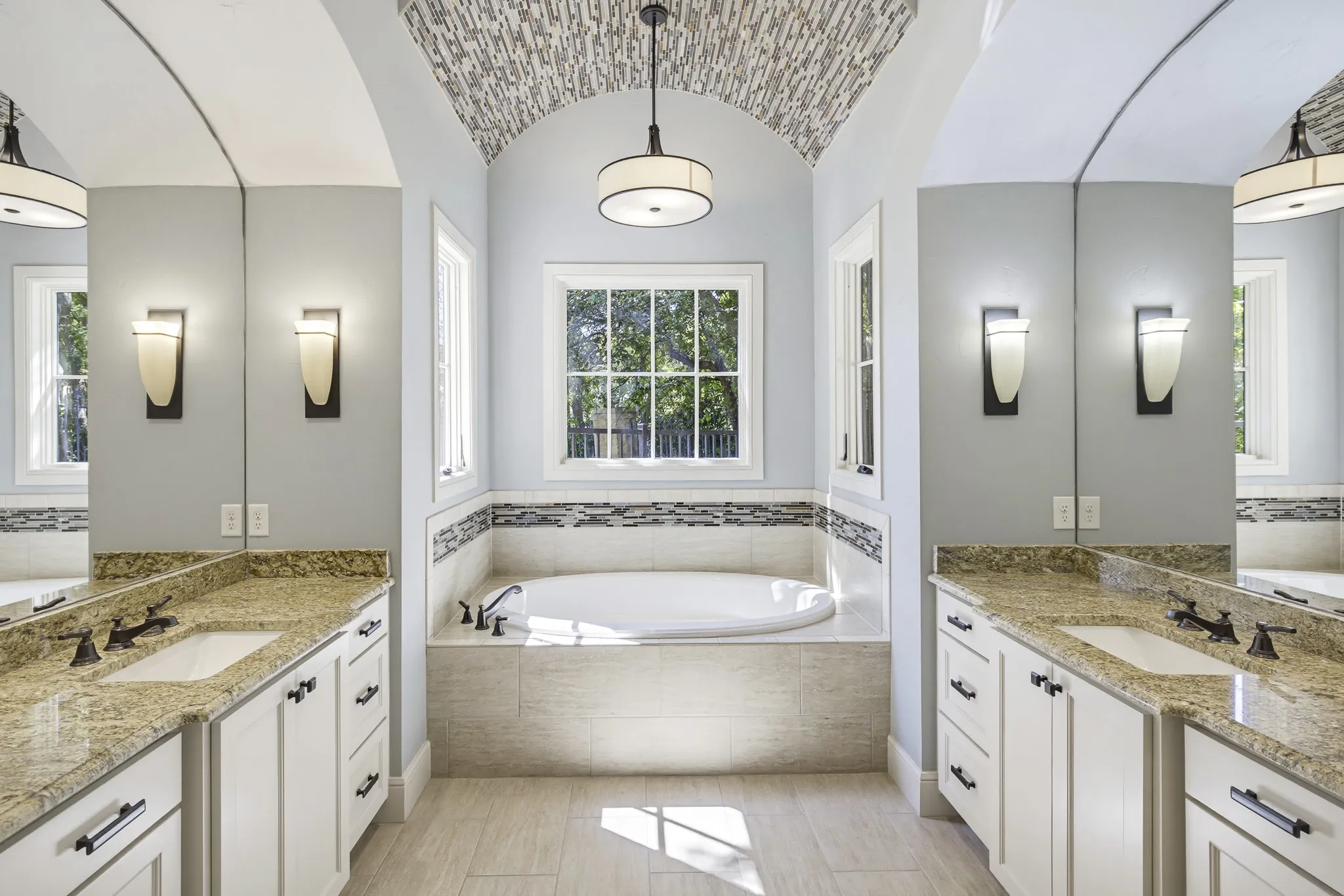 Single Family Residence For Sale in Tarrant County , 7001 Oakmont Terrace, Fort Worth, Texas 76132, 6 Bedroom, 5 Bathroom, 4 Garage spaces, 6,150 Sqft, built in 2013, Preowned, mls#21187745, Real Estate Agent in Fort Worth, Homes For Sale in Tarrant county, Homes For Sale in Fort Worth, Realtor in Fort Worth Texas, Real Estate Brokerage Independent Realty Texas, Luminita Cordes Realtor