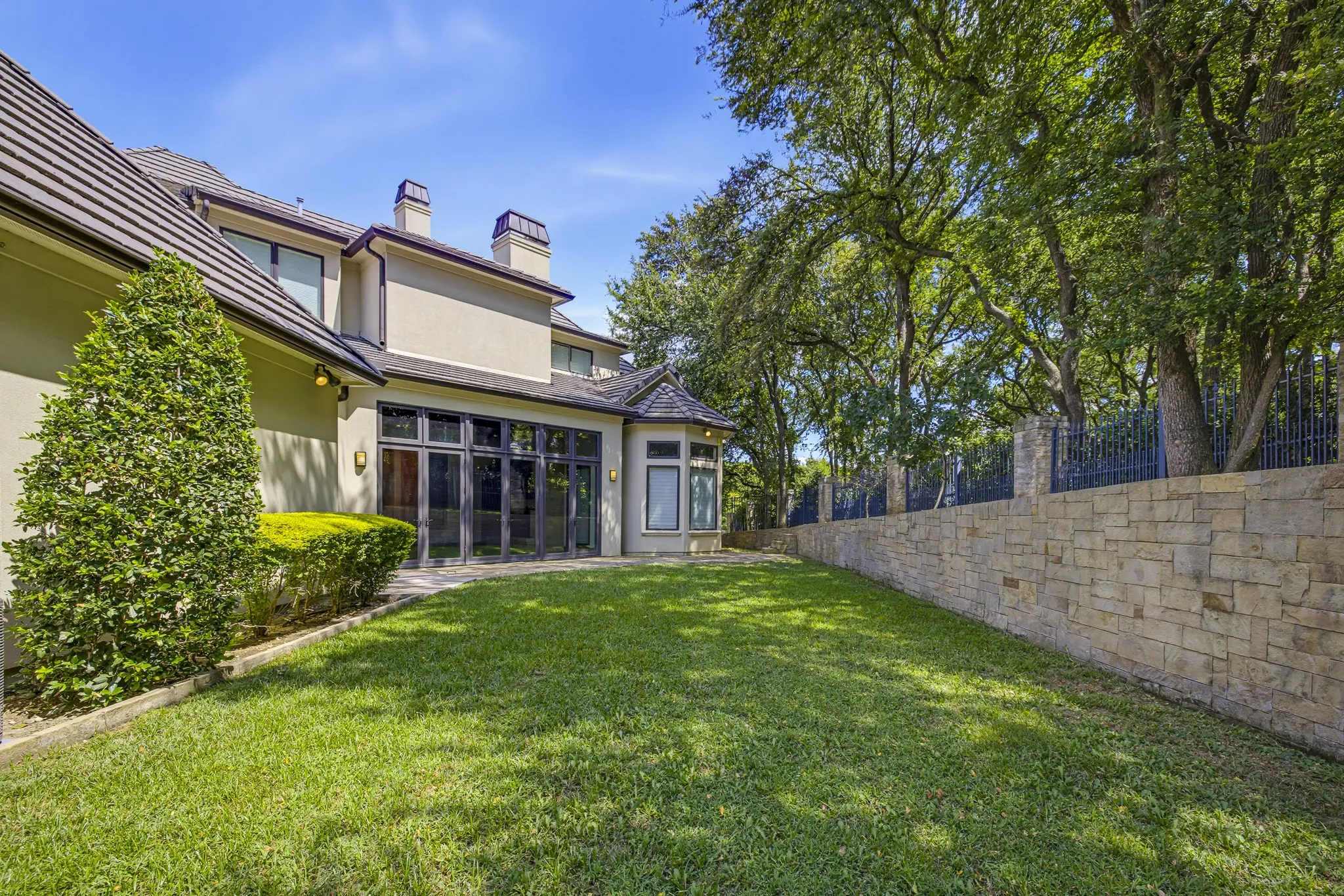 Single Family Residence For Sale in Tarrant County , 7001 Oakmont Terrace, Fort Worth, Texas 76132, 6 Bedroom, 5 Bathroom, 4 Garage spaces, 6,150 Sqft, built in 2013, Preowned, mls#21187745, Real Estate Agent in Fort Worth, Homes For Sale in Tarrant county, Homes For Sale in Fort Worth, Realtor in Fort Worth Texas, Real Estate Brokerage Independent Realty Texas, Luminita Cordes Realtor