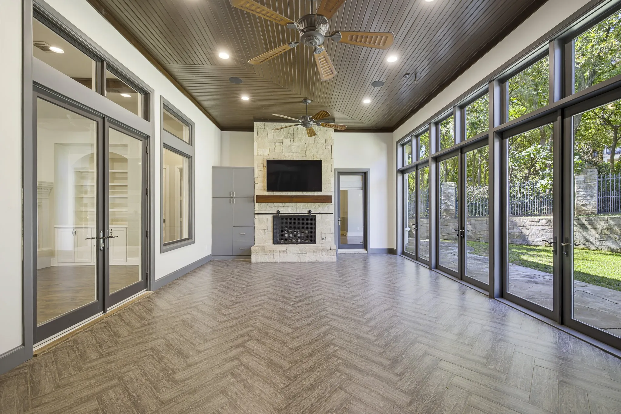 Single Family Residence For Sale in Tarrant County , 7001 Oakmont Terrace, Fort Worth, Texas 76132, 6 Bedroom, 5 Bathroom, 4 Garage spaces, 6,150 Sqft, built in 2013, Preowned, mls#21187745, Real Estate Agent in Fort Worth, Homes For Sale in Tarrant county, Homes For Sale in Fort Worth, Realtor in Fort Worth Texas, Real Estate Brokerage Independent Realty Texas, Luminita Cordes Realtor