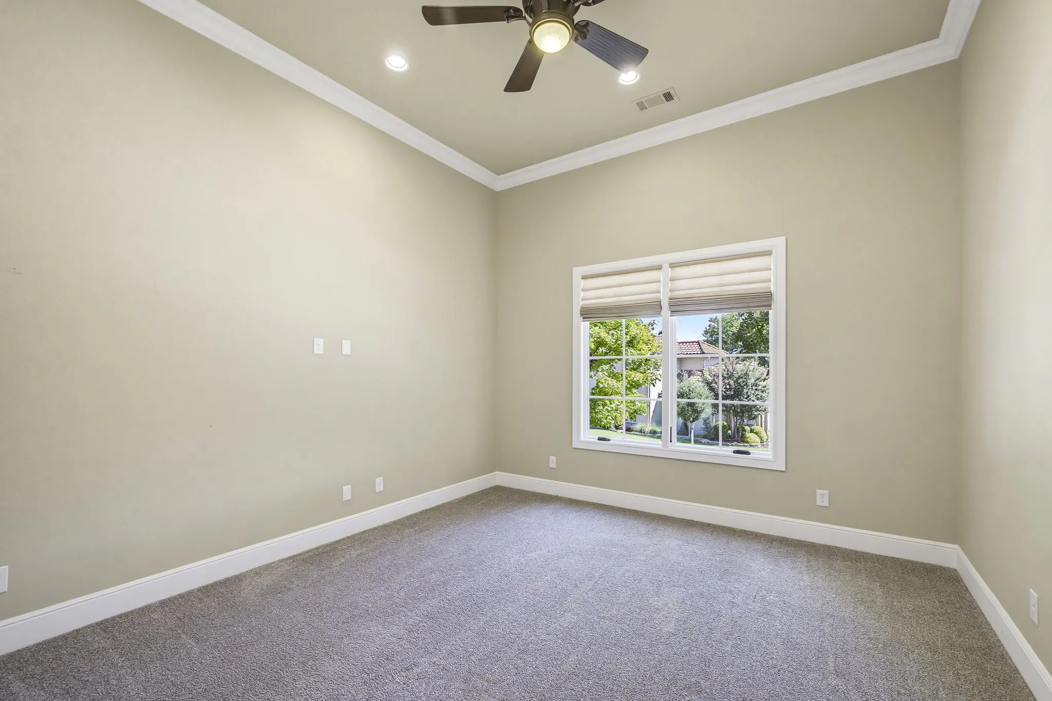 Single Family Residence For Sale in Tarrant County , 7001 Oakmont Terrace, Fort Worth, Texas 76132, 6 Bedroom, 5 Bathroom, 4 Garage spaces, 6,150 Sqft, built in 2013, Preowned, mls#21187745, Real Estate Agent in Fort Worth, Homes For Sale in Tarrant county, Homes For Sale in Fort Worth, Realtor in Fort Worth Texas, Real Estate Brokerage Independent Realty Texas, Luminita Cordes Realtor