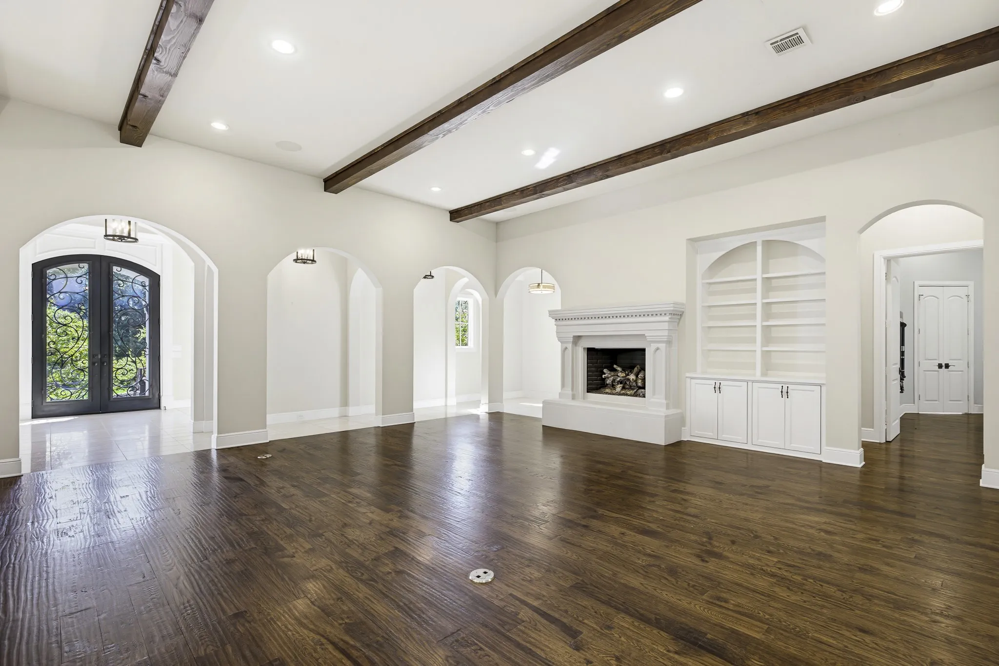 Single Family Residence For Sale in Tarrant County , 7001 Oakmont Terrace, Fort Worth, Texas 76132, 6 Bedroom, 5 Bathroom, 4 Garage spaces, 6,150 Sqft, built in 2013, Preowned, mls#21187745, Real Estate Agent in Fort Worth, Homes For Sale in Tarrant county, Homes For Sale in Fort Worth, Realtor in Fort Worth Texas, Real Estate Brokerage Independent Realty Texas, Luminita Cordes Realtor