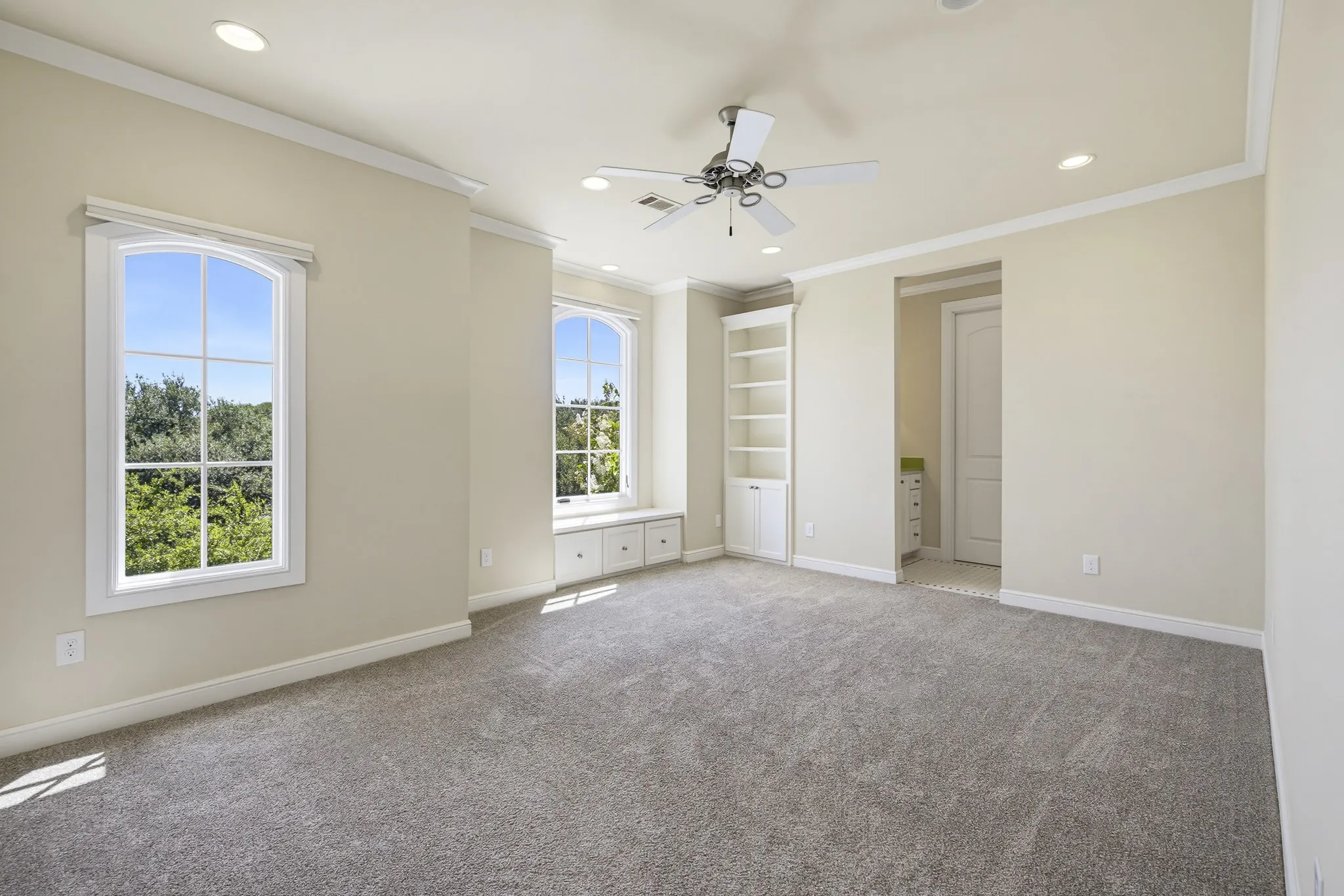 Single Family Residence For Sale in Tarrant County , 7001 Oakmont Terrace, Fort Worth, Texas 76132, 6 Bedroom, 5 Bathroom, 4 Garage spaces, 6,150 Sqft, built in 2013, Preowned, mls#21187745, Real Estate Agent in Fort Worth, Homes For Sale in Tarrant county, Homes For Sale in Fort Worth, Realtor in Fort Worth Texas, Real Estate Brokerage Independent Realty Texas, Luminita Cordes Realtor