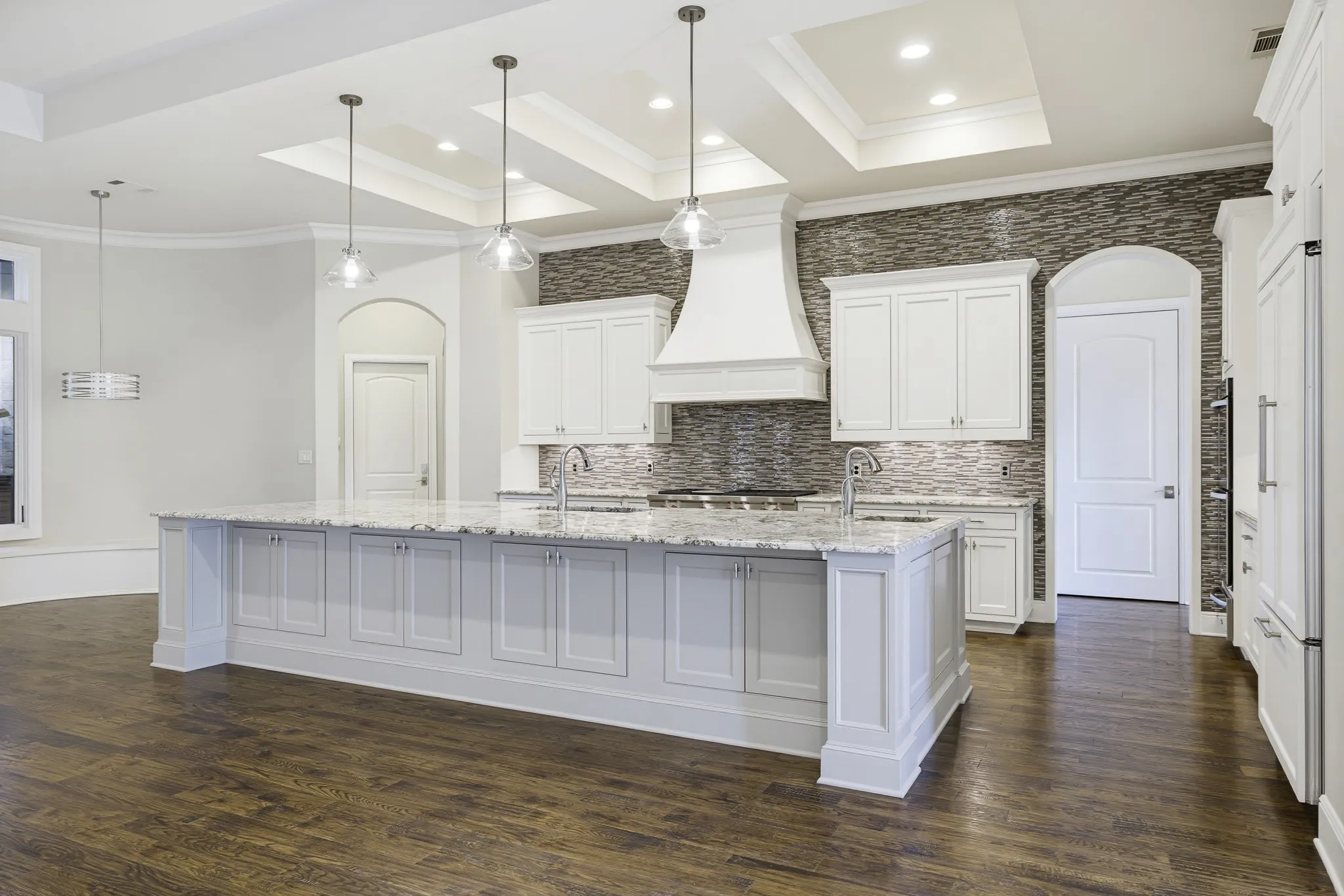 Single Family Residence For Sale in Tarrant County , 7001 Oakmont Terrace, Fort Worth, Texas 76132, 6 Bedroom, 5 Bathroom, 4 Garage spaces, 6,150 Sqft, built in 2013, Preowned, mls#21187745, Real Estate Agent in Fort Worth, Homes For Sale in Tarrant county, Homes For Sale in Fort Worth, Realtor in Fort Worth Texas, Real Estate Brokerage Independent Realty Texas, Luminita Cordes Realtor